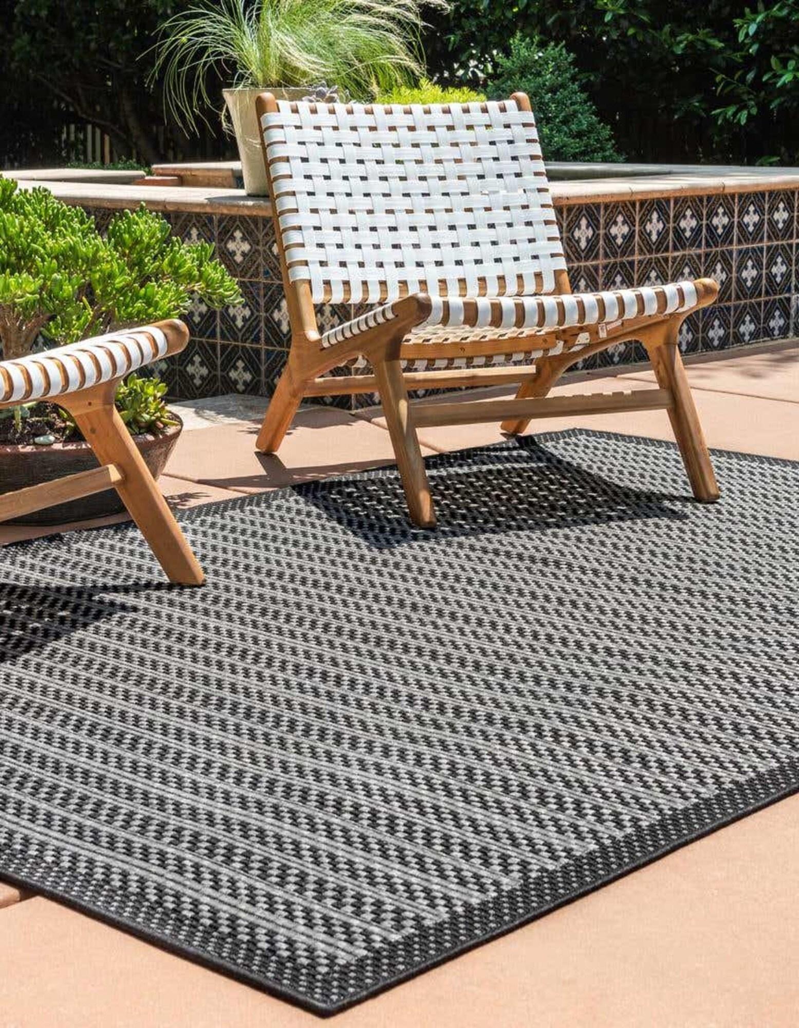 Modern Gray 9' x 12' Outdoor Flatweave Synthetic Rug