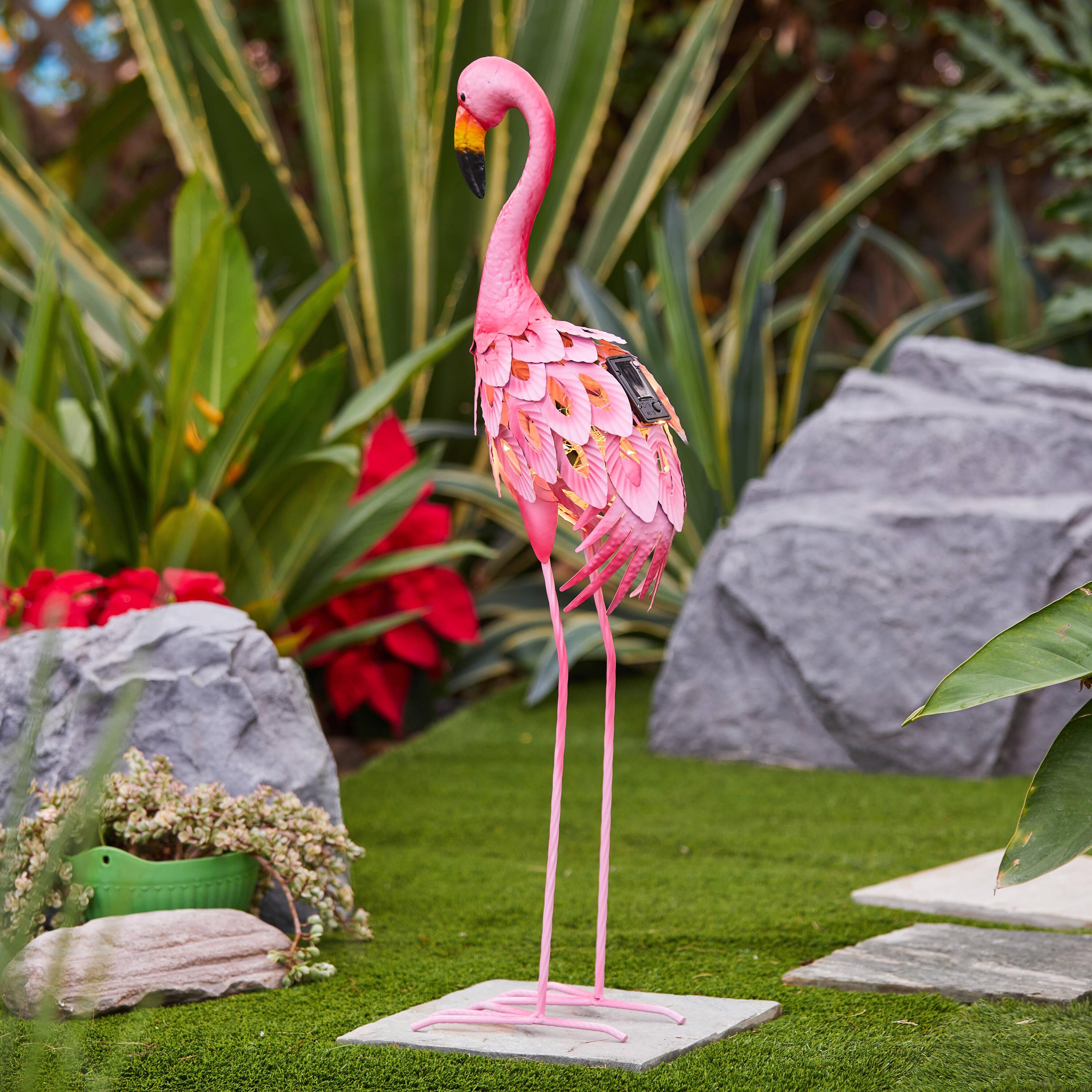 LuxenHome Flamingo Garden Statues,34-Inch H Pink Flamingo Outdoor Metal Garden Statue,Flamingo Ornament Bird Decor,Flamingos Sculptures for Porch Yard Home Decor with Solar Powered Lights