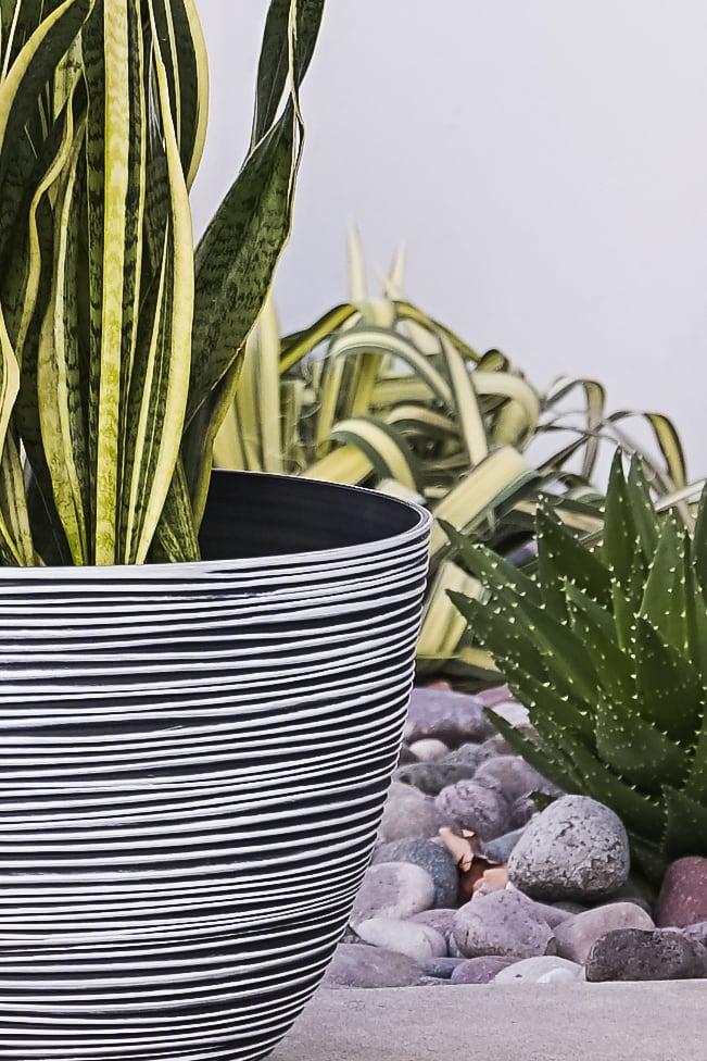 Xbrand Modern Nested Round Textured Pot Planter, Set of 3, 12 Inch Tall, White
