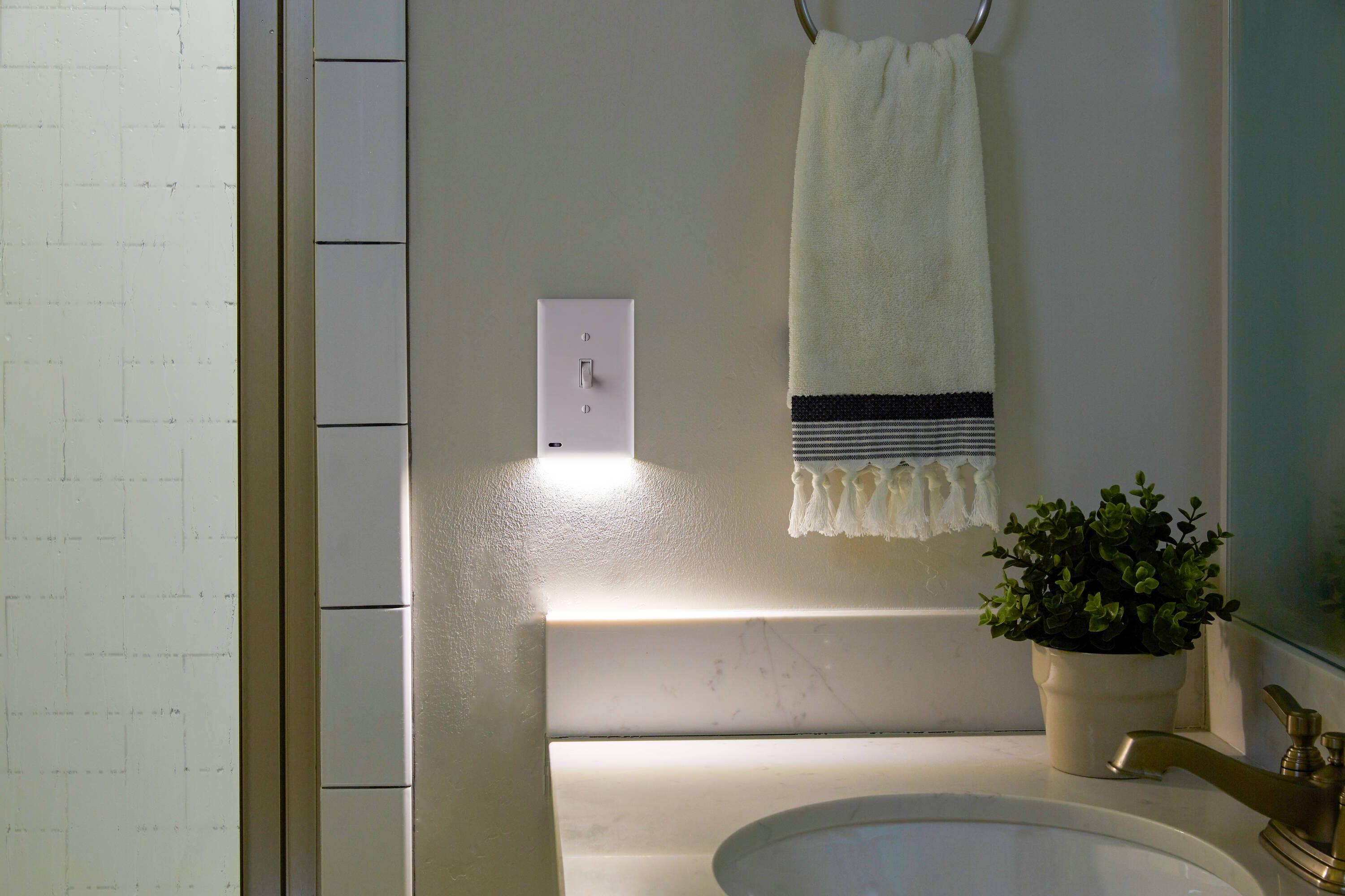 Single - SnapPower SwitchLight - LED Night Light - for Single-Pole Light Switches - Light Switch Plate with LED Night Lights - Adjust Brightness - Auto On/Off Sensor - (Rocker, White)