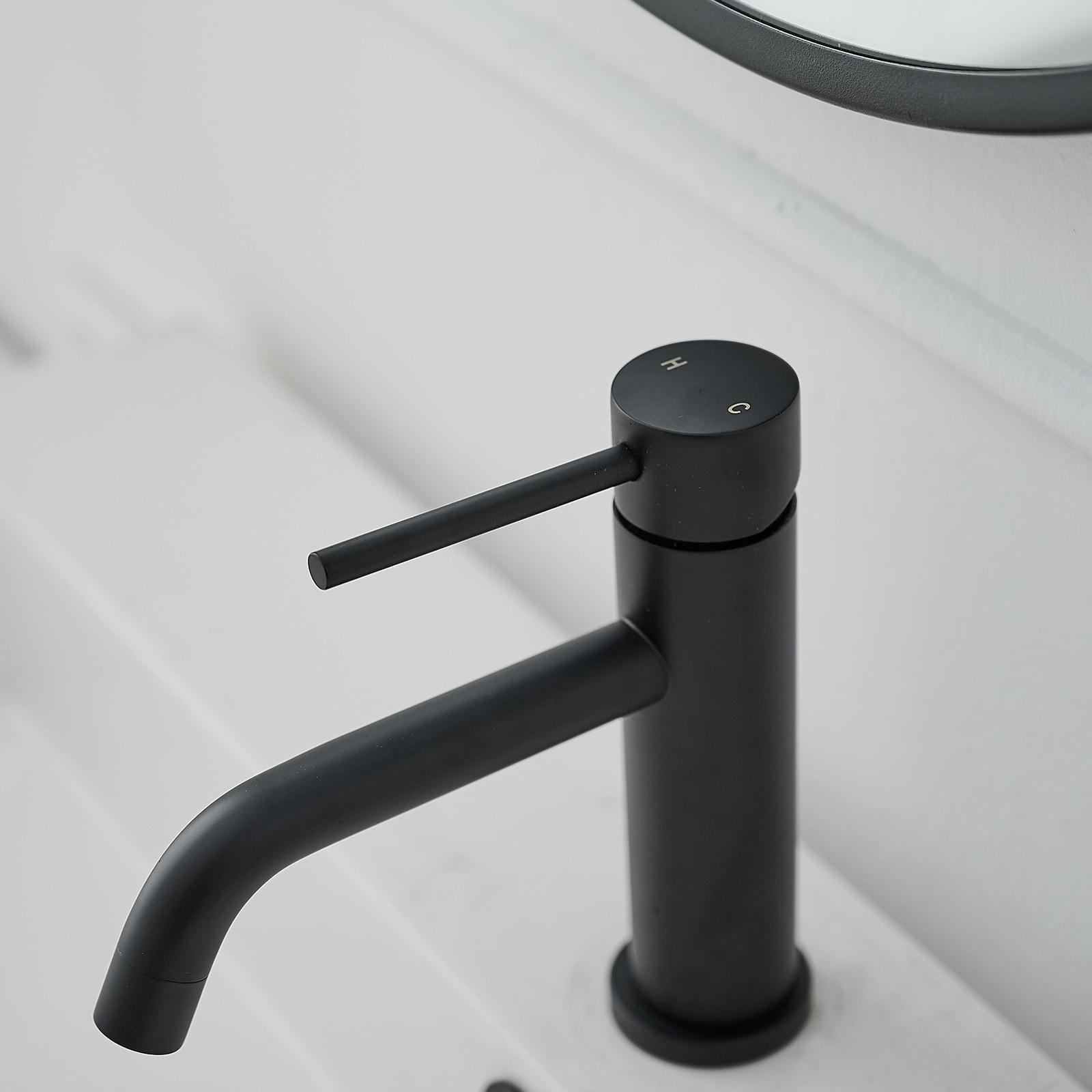 BWE Single Hole Single-Handle Bathroom Faucet in Matte Black