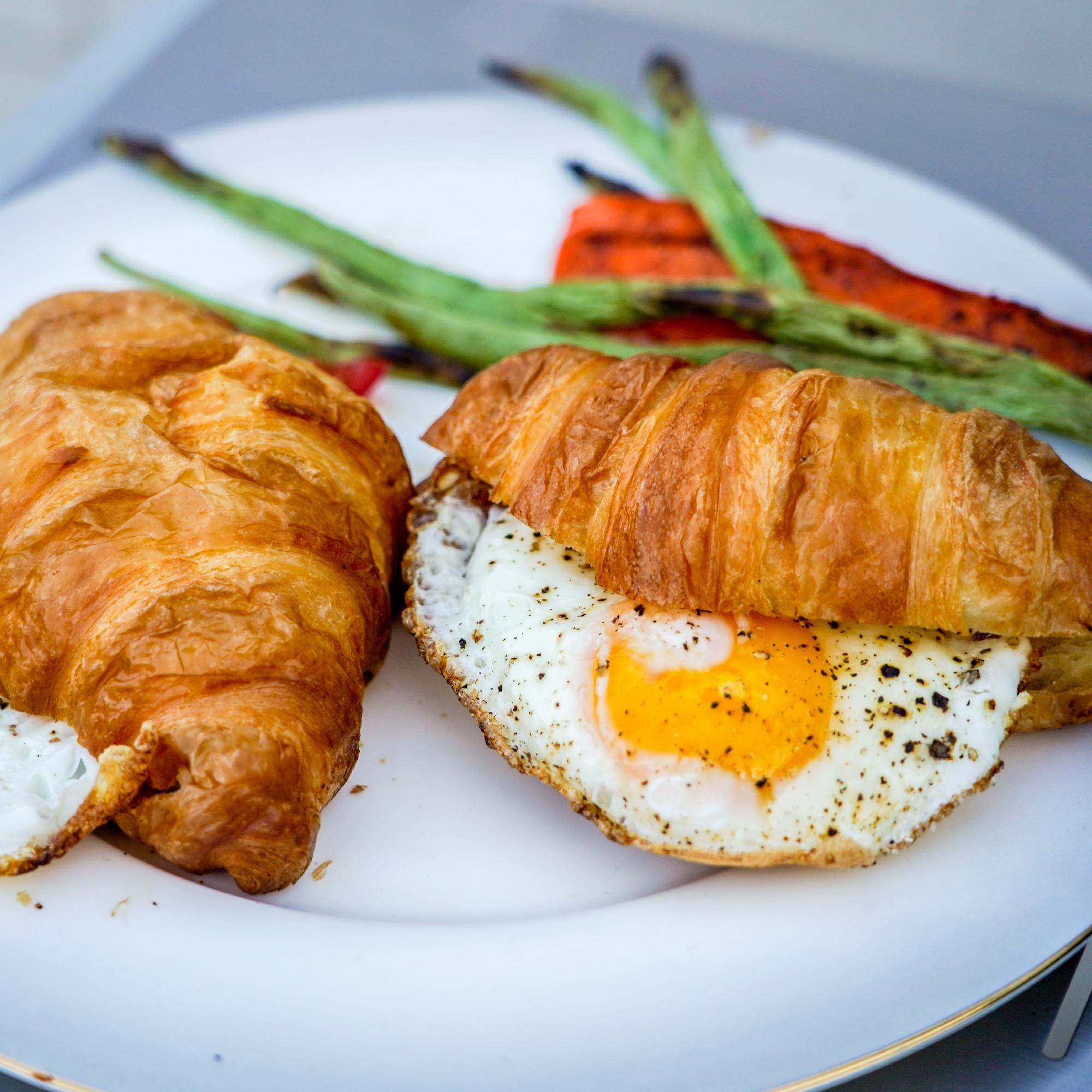 Monument Grills Mesa 415BZ,4-Burner Liquid Propane Infrared Gas Grill with Side Burner and Cabinet, 62,000 BTU – Perfect for Family BBQs