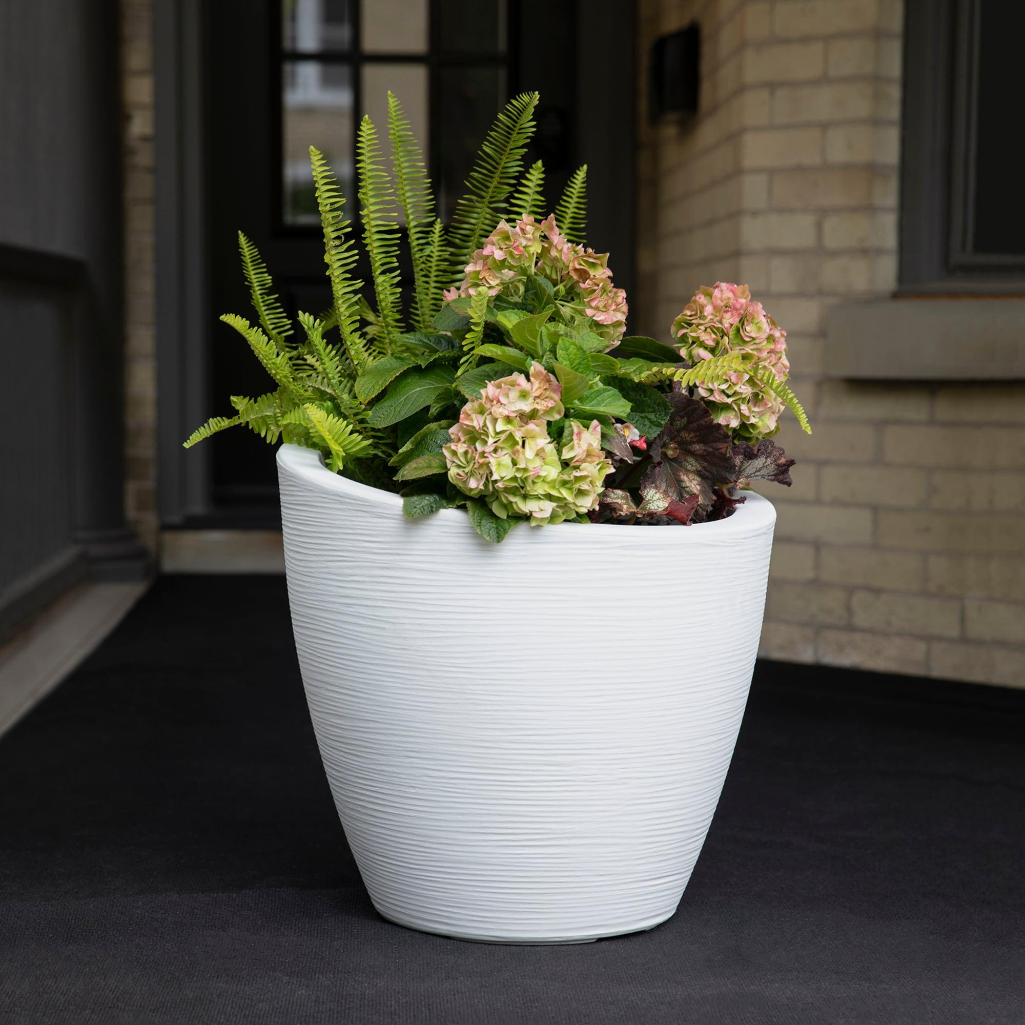Mayne Modesto Polyethylene Resin 20" Modern Round Planter in White