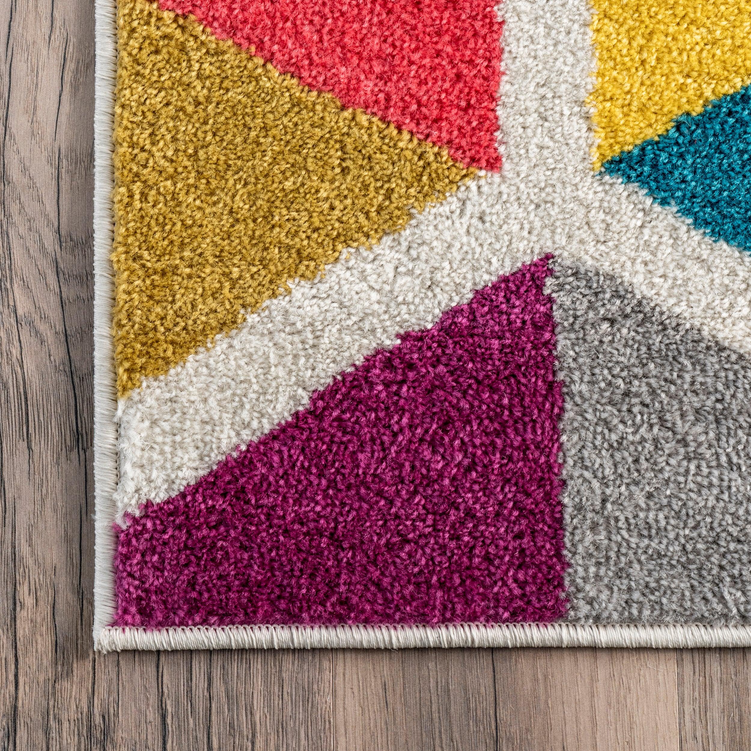 6'7"x9' Maris Triangles Area Rug Off White - nuLOOM