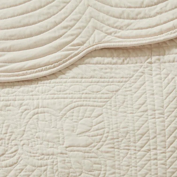 Tuscany Scalloped Edge Quilt Set