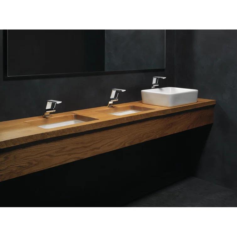 Pivotal Single Hole Bathroom Faucet with Drain Assembly and DIAMOND™ Seal Technology