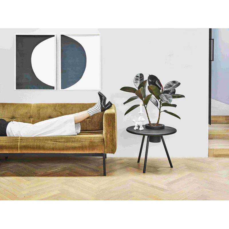 Bakkes 3 Leg End Table