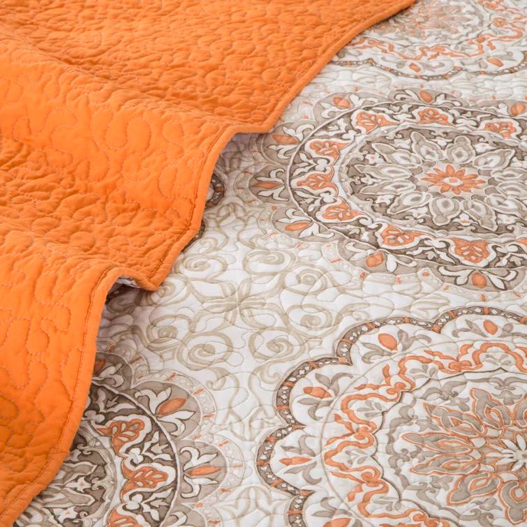 Madison Park 6 Piece Reversible Quilt Set with Throw Pillows
