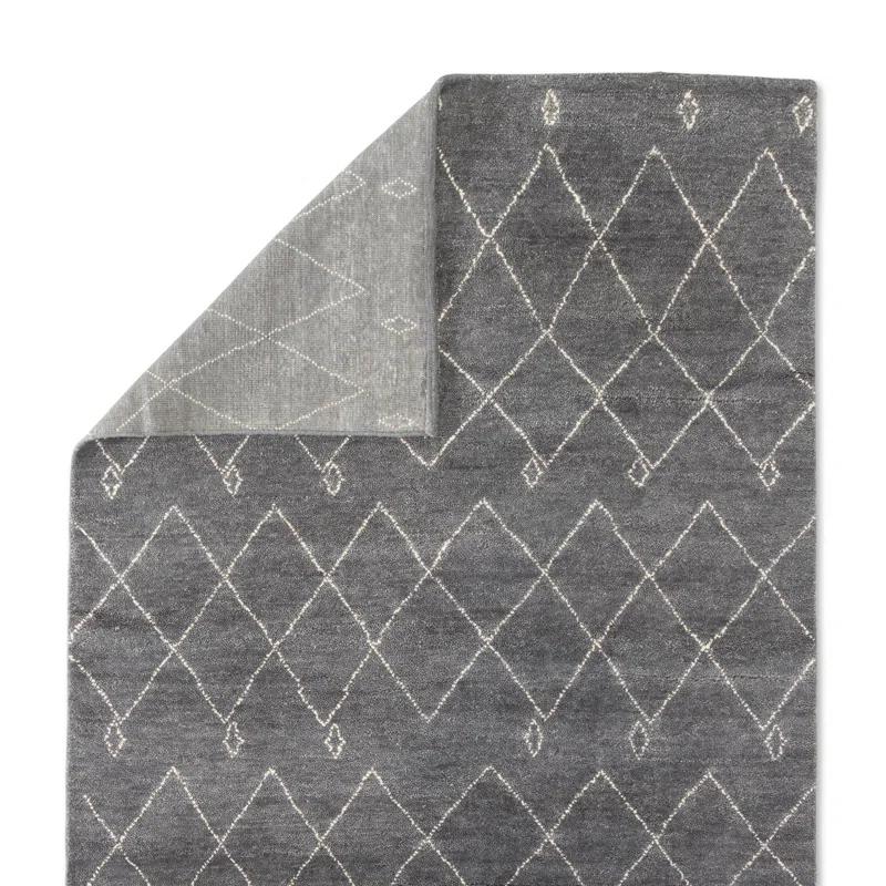 Hand-Knotted Gray Diamond Wool Area Rug 8' x 10'