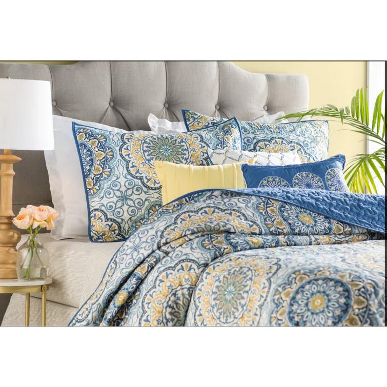 Madison Park 6 Piece Reversible Quilt Set with Throw Pillows