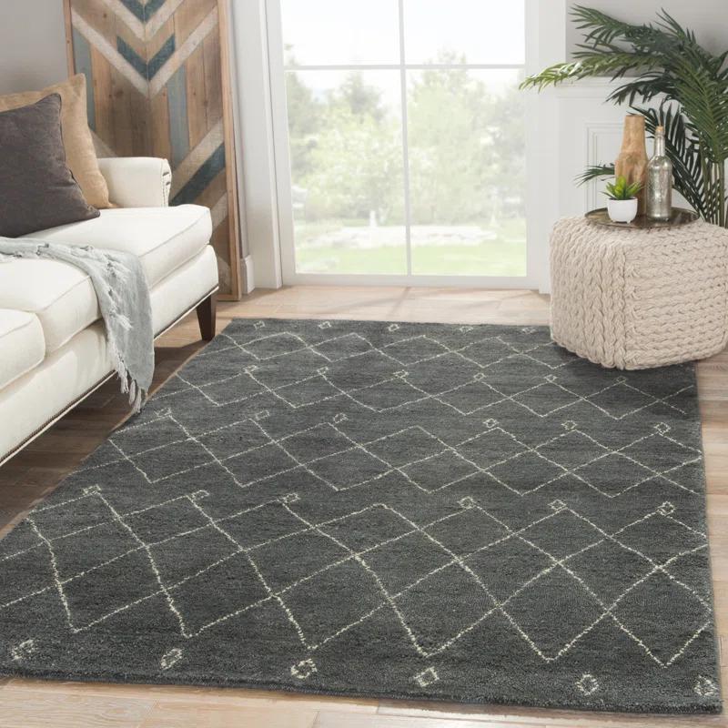 Hand-Knotted Gray Diamond Wool Area Rug 8' x 10'