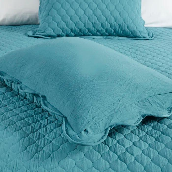 Solid Color 3 Piece Scalloped Edge Crinkle Microfiber Quilt Set