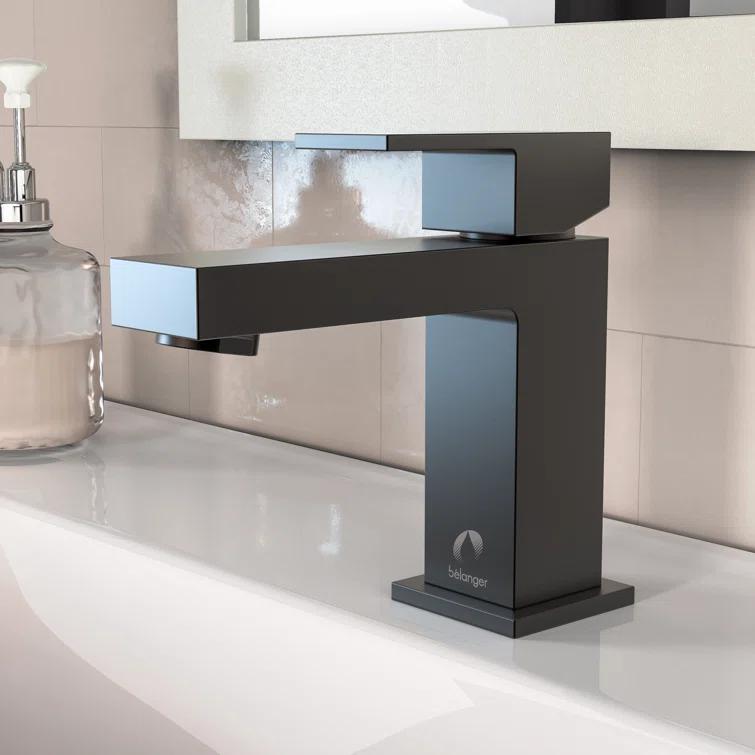 Quadrato Single-Hole Single-handle Bathroom Faucet with Drain Assembly
