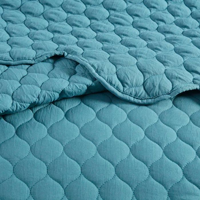 Solid Color 3 Piece Scalloped Edge Crinkle Microfiber Quilt Set