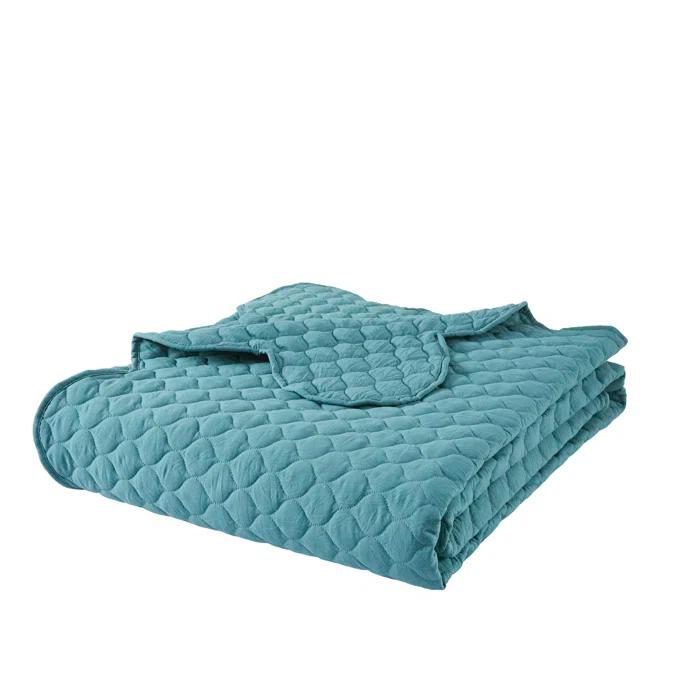 Solid Color 3 Piece Scalloped Edge Crinkle Microfiber Quilt Set
