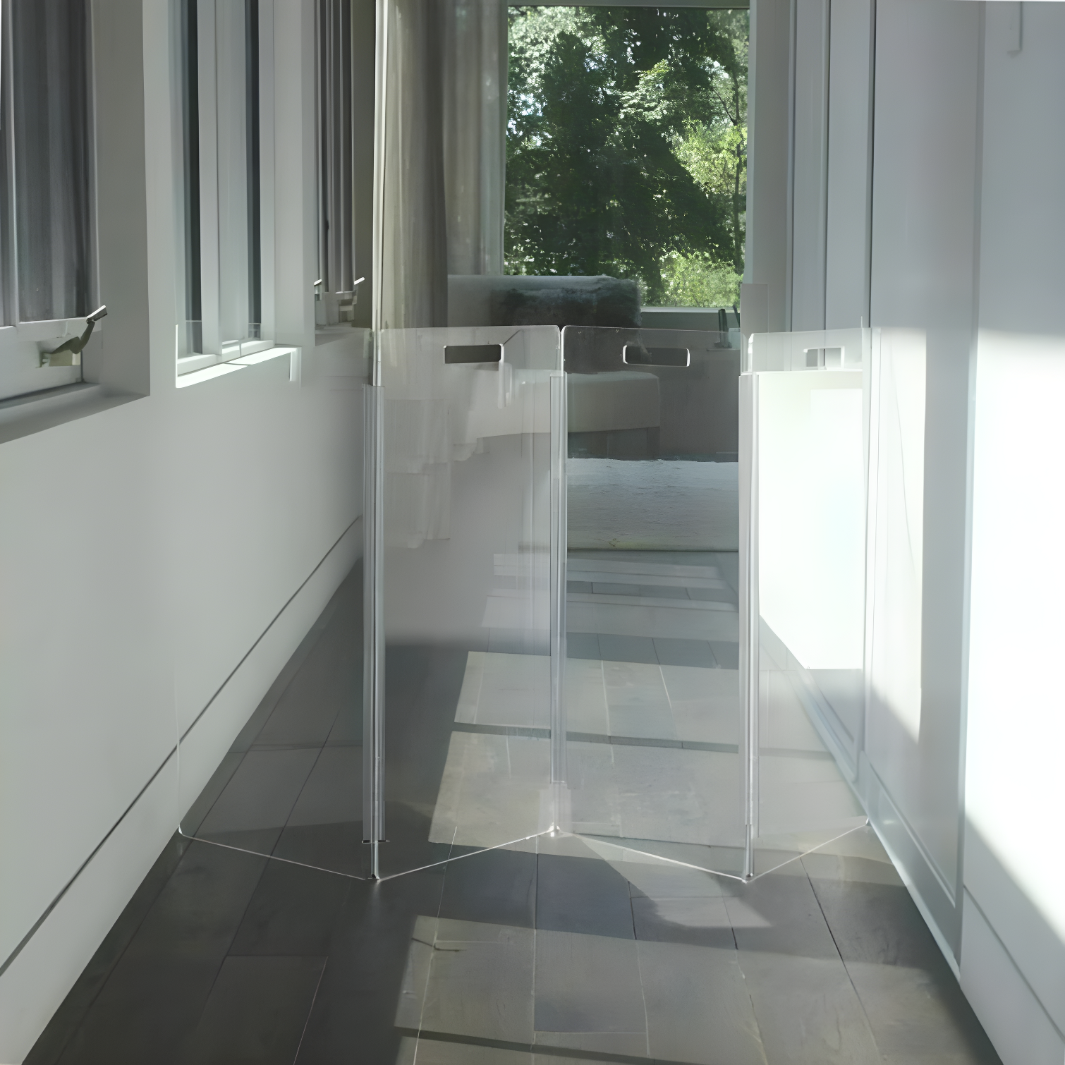 Hiddin Clear Freestanding Tall Zig Zag Pet Gate