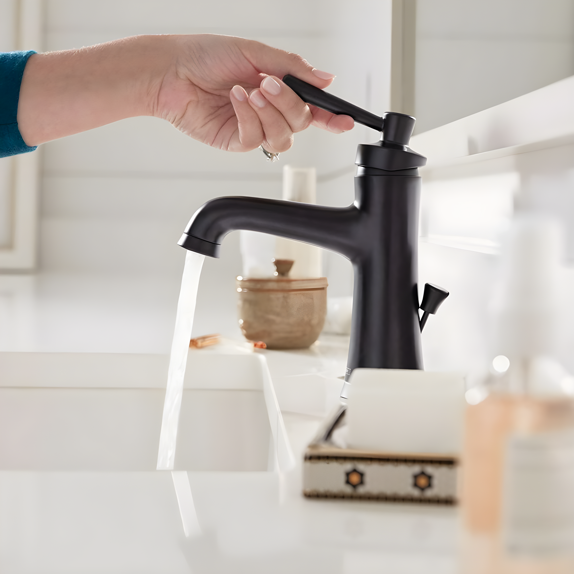 Joleena Single Hole Bathroom Faucet with Drain Assembly