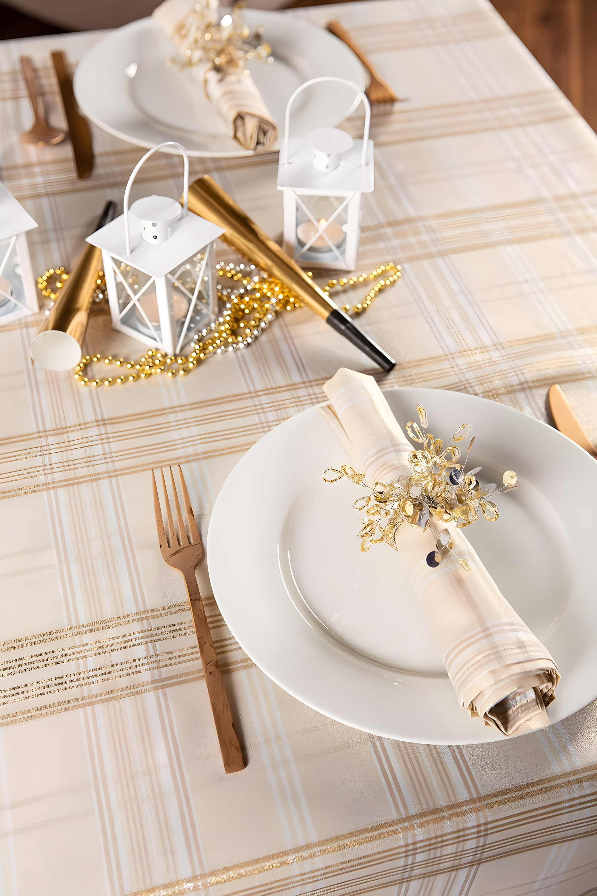 DII 60x104" Modern Polyester Fabric Metallic Plaid Tablecloth in Cream