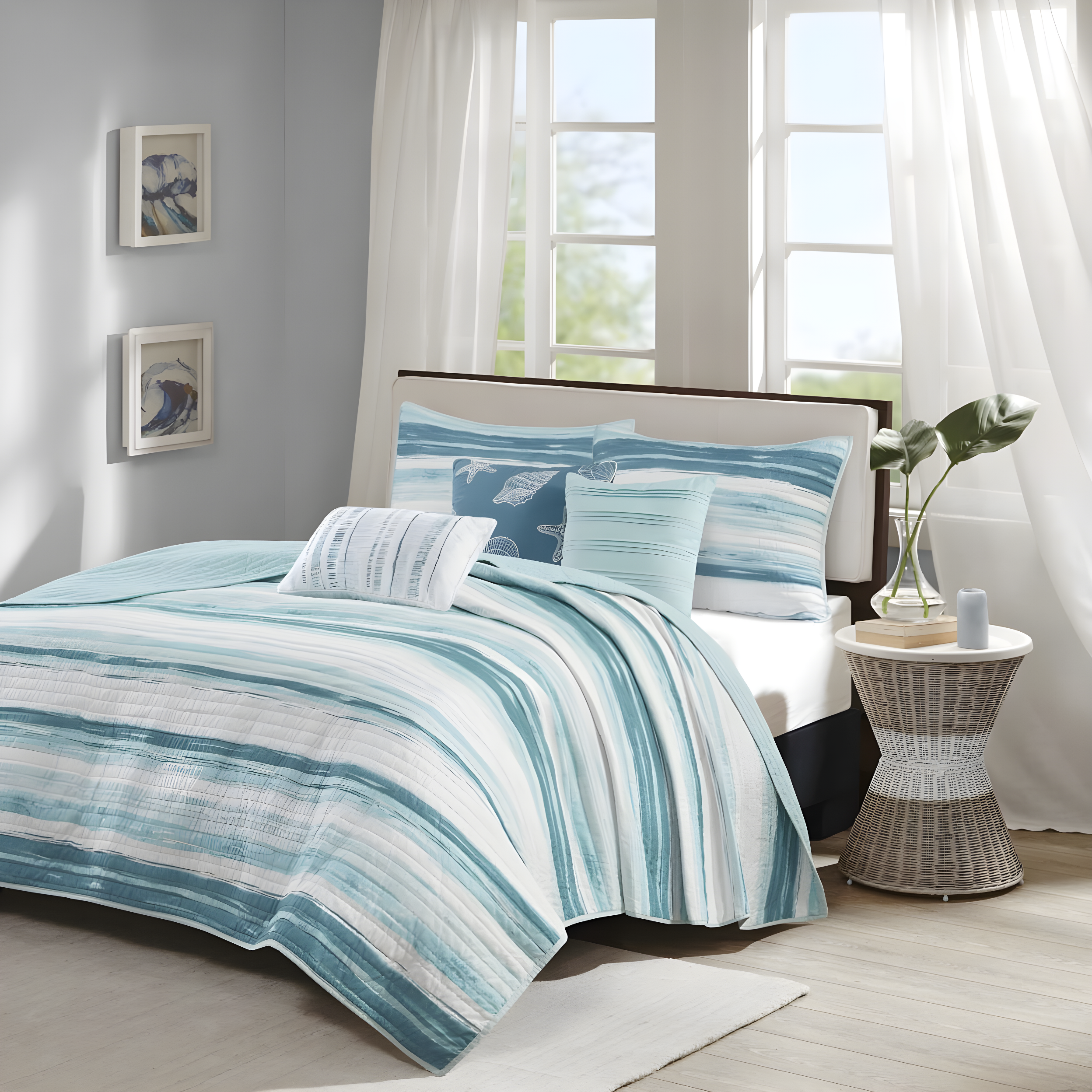 Marina 6 Piece Printed Quilt Set with Throw Pillows