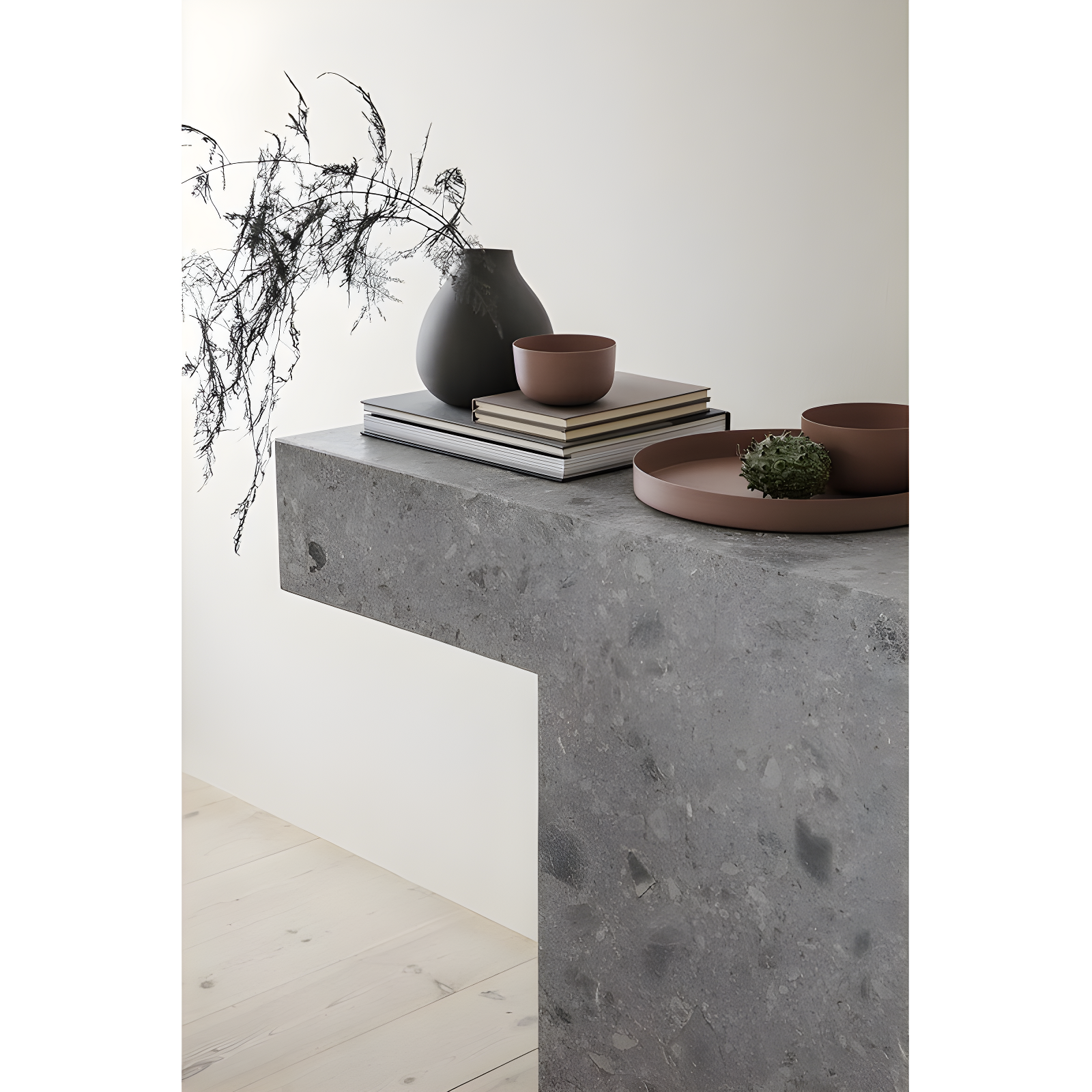 NONA Porcelain Table Vase