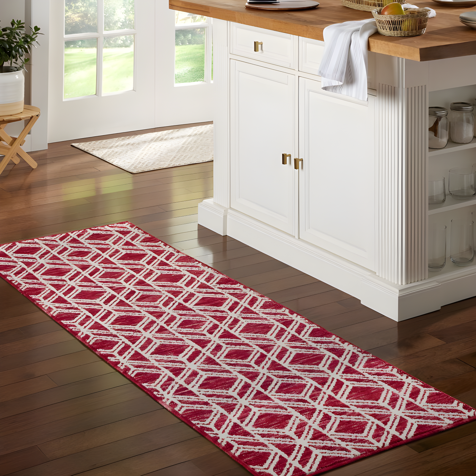 Town & Country Living TOWN & COUNTRY EVERYDAY Walker Modern Diamond Everwash Non-Slip Backing Kitchen Mat