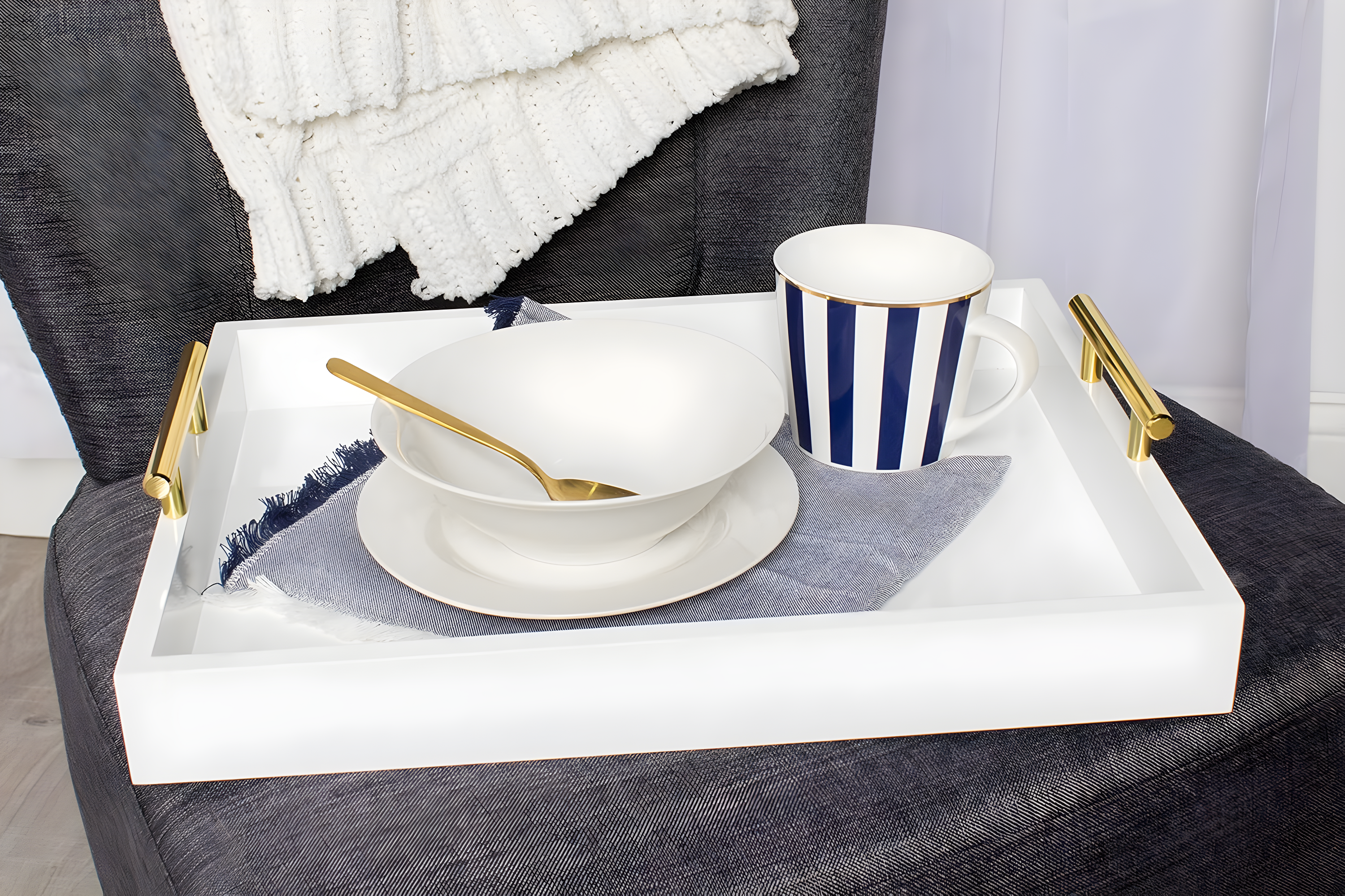 Kate and Laurel Lipton Tray, 16.5x12.25, White and Gold