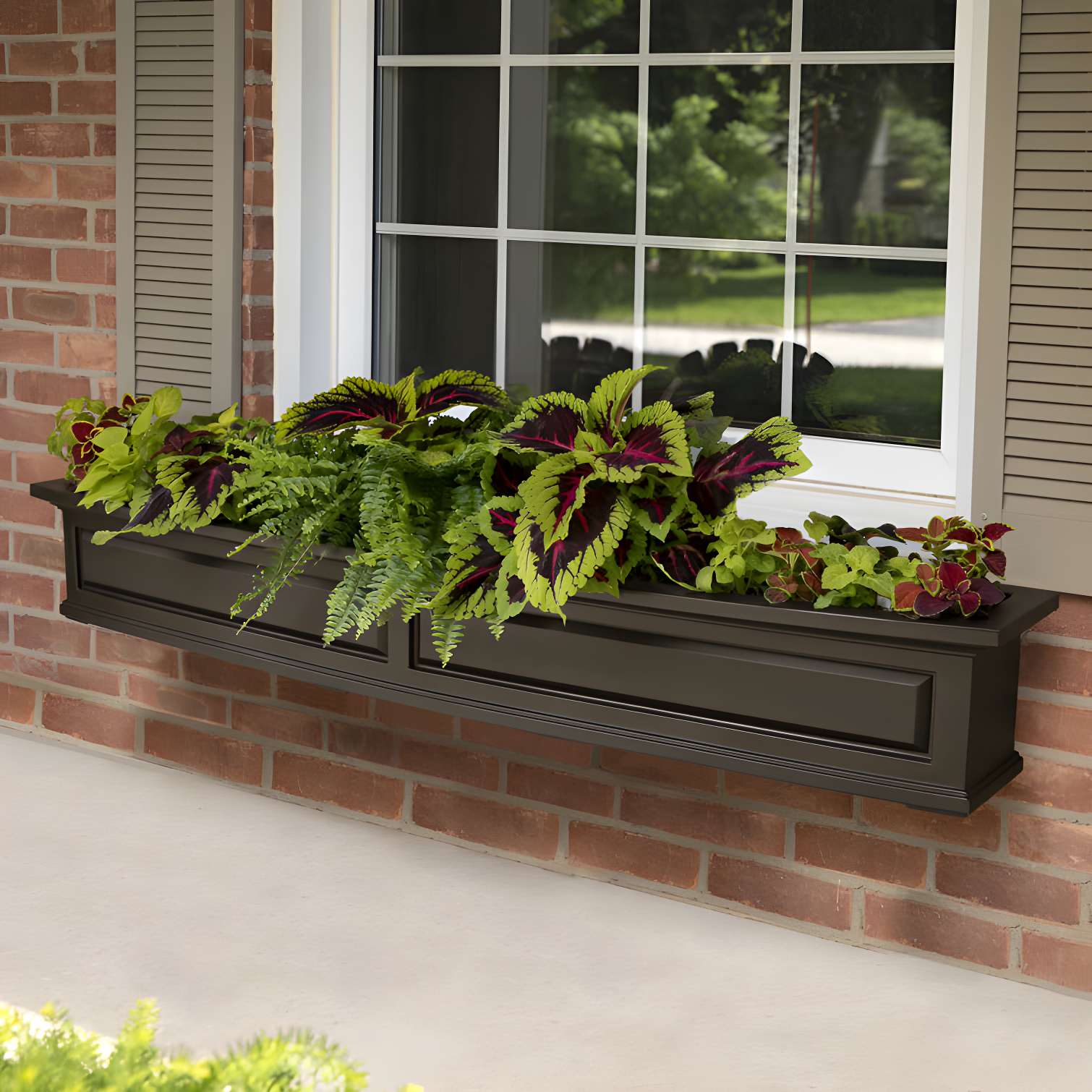 Mayne Inc. Nantucket Resin Window Box with Water Reservoir