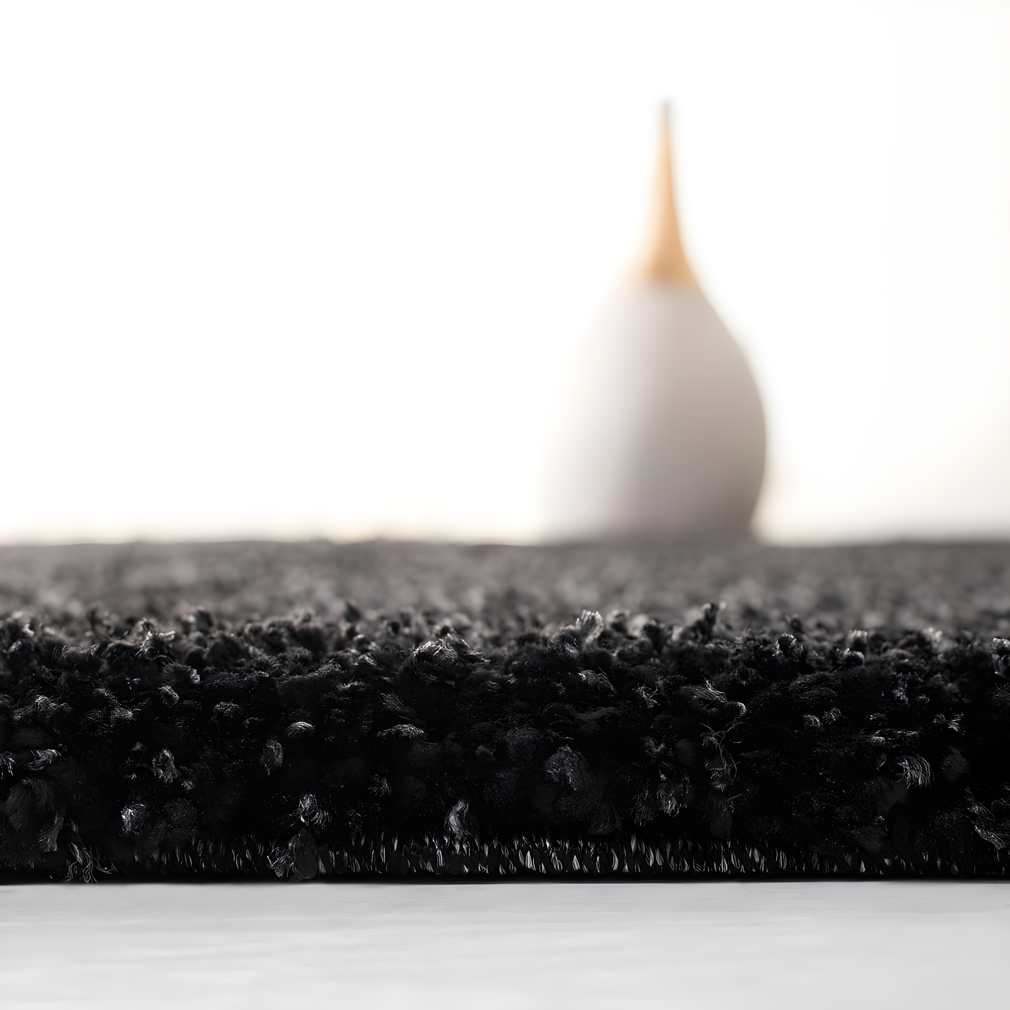 Shag SG151 Power Loomed Indoor Area Rug - Black/Ivory - 4'x6' - Safavieh.