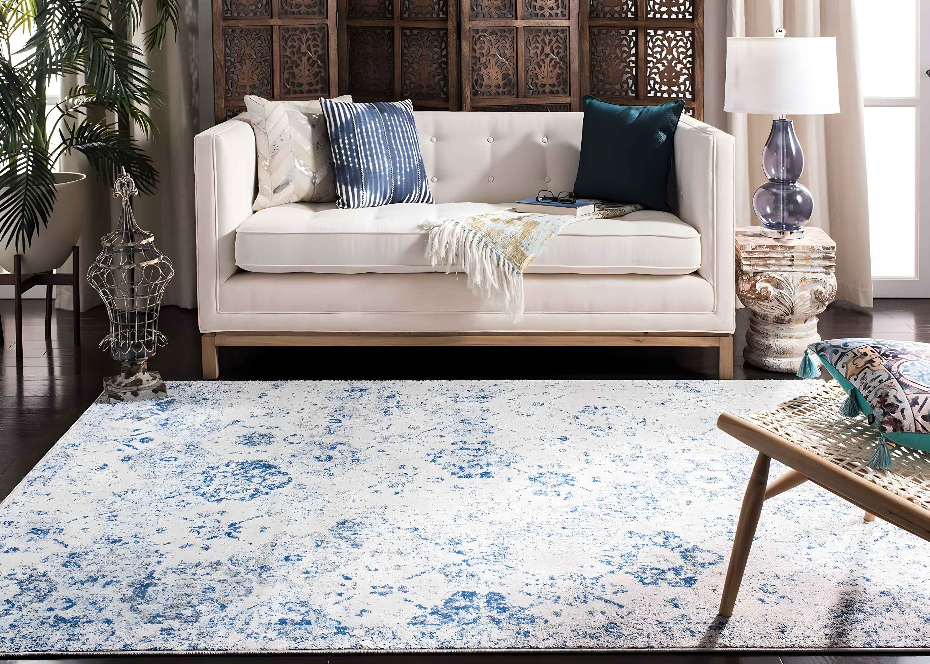 SAFAVIEH Madison Judith Distressed Area Rug, White/Royal Blue, 10' x 14'