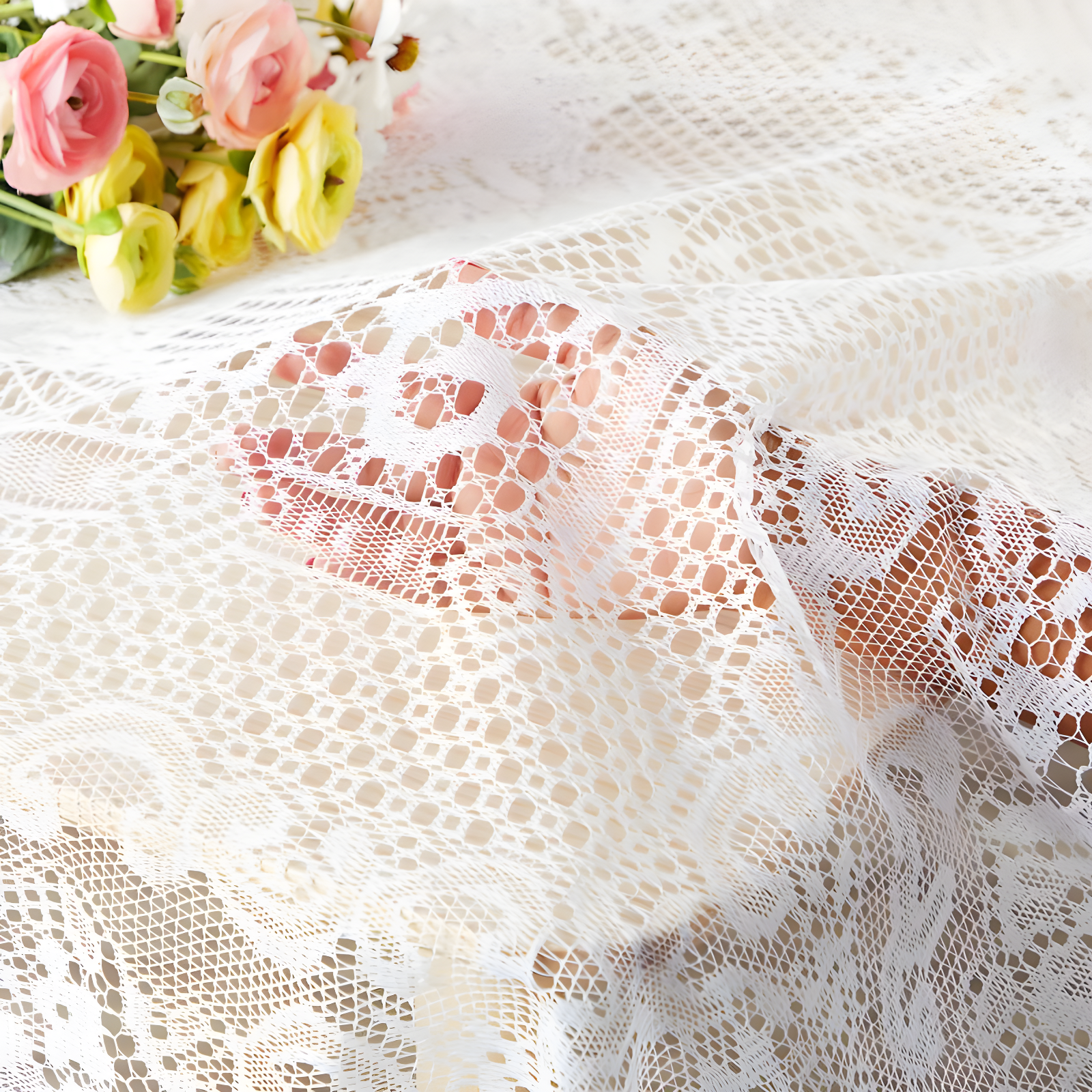 Juvale White Lace Tablecloth for Rectangular Tables, Vintage Style Wedding Table Cloths for Formal Dining, 60 x 97 In