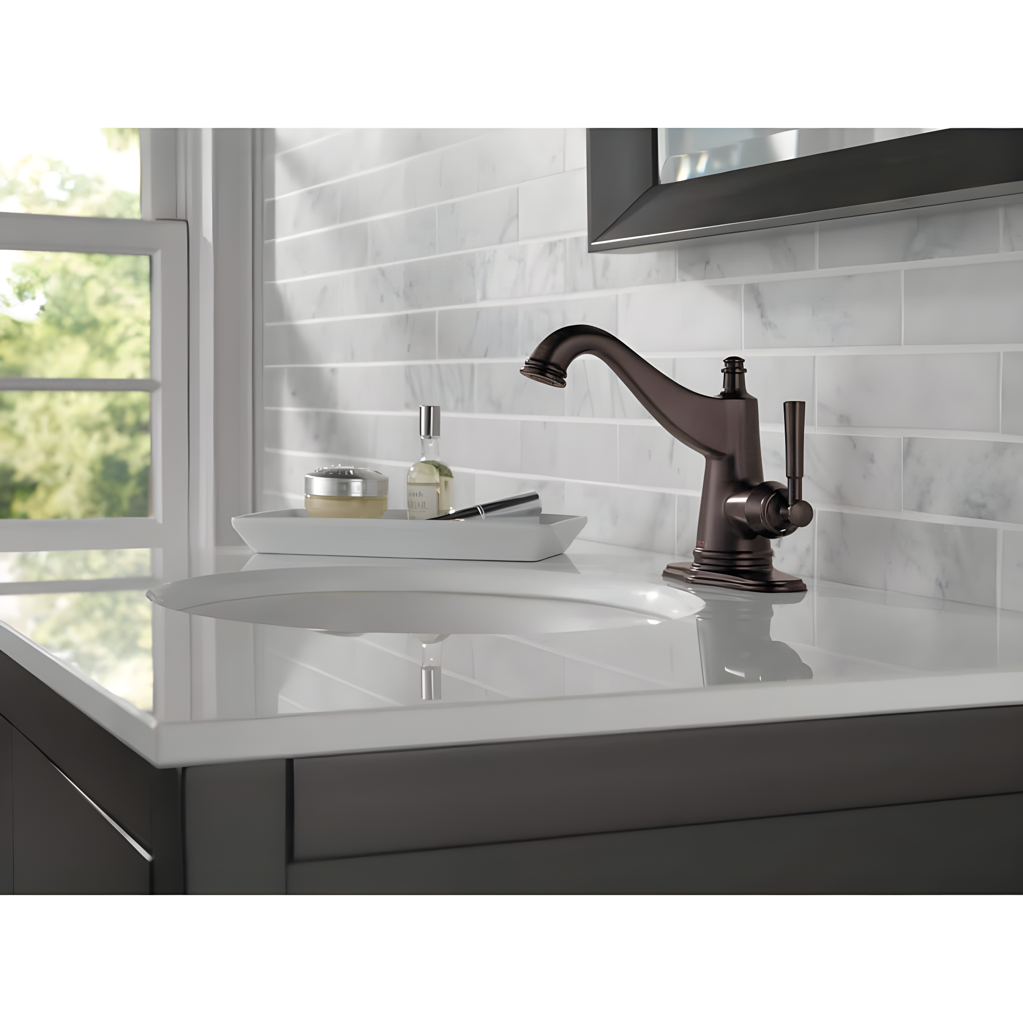 Mylan Single Hole Bathroom Faucet with Drain Assembly, Single Handle Bathroom Sink Faucet