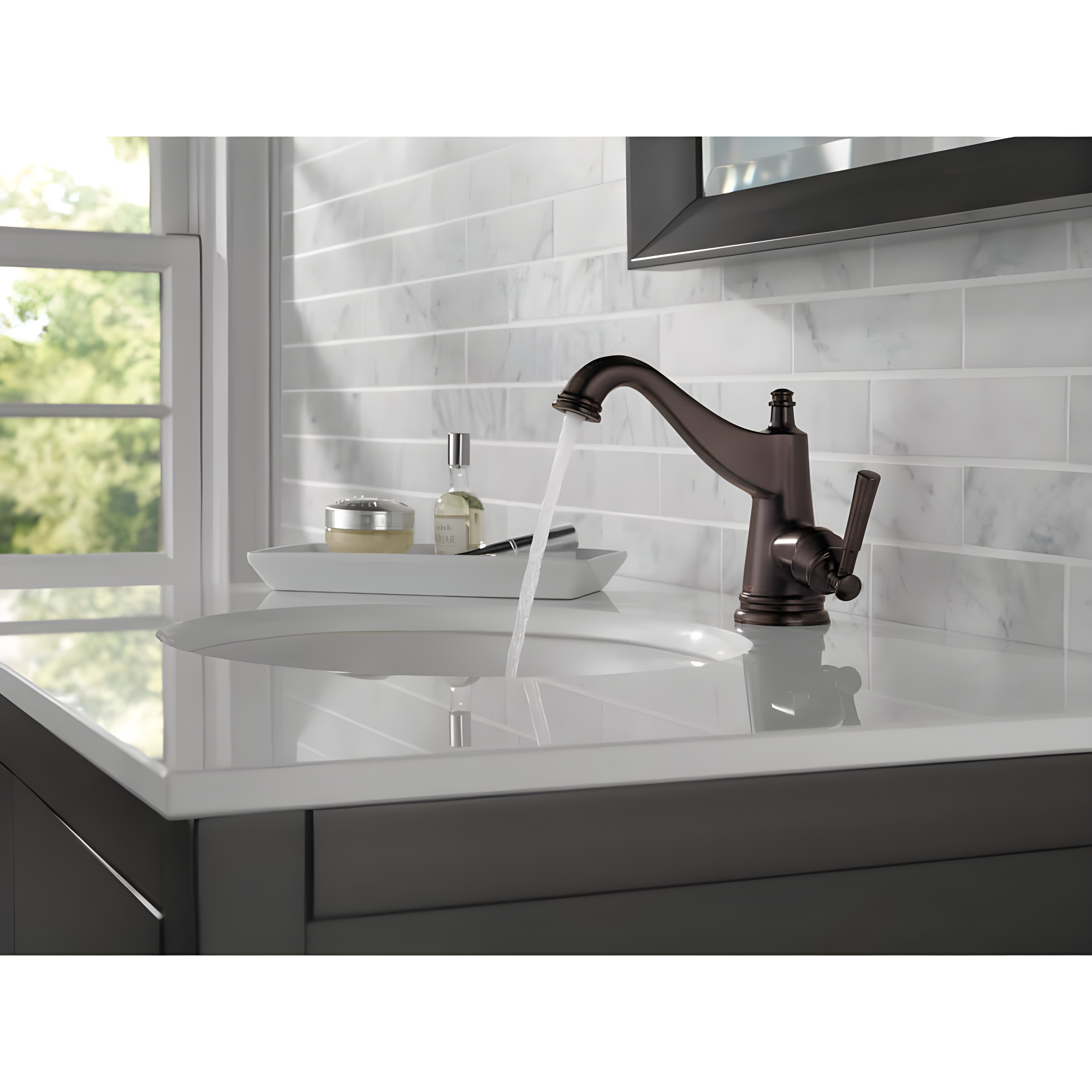 Mylan Single Hole Bathroom Faucet with Drain Assembly, Single Handle Bathroom Sink Faucet