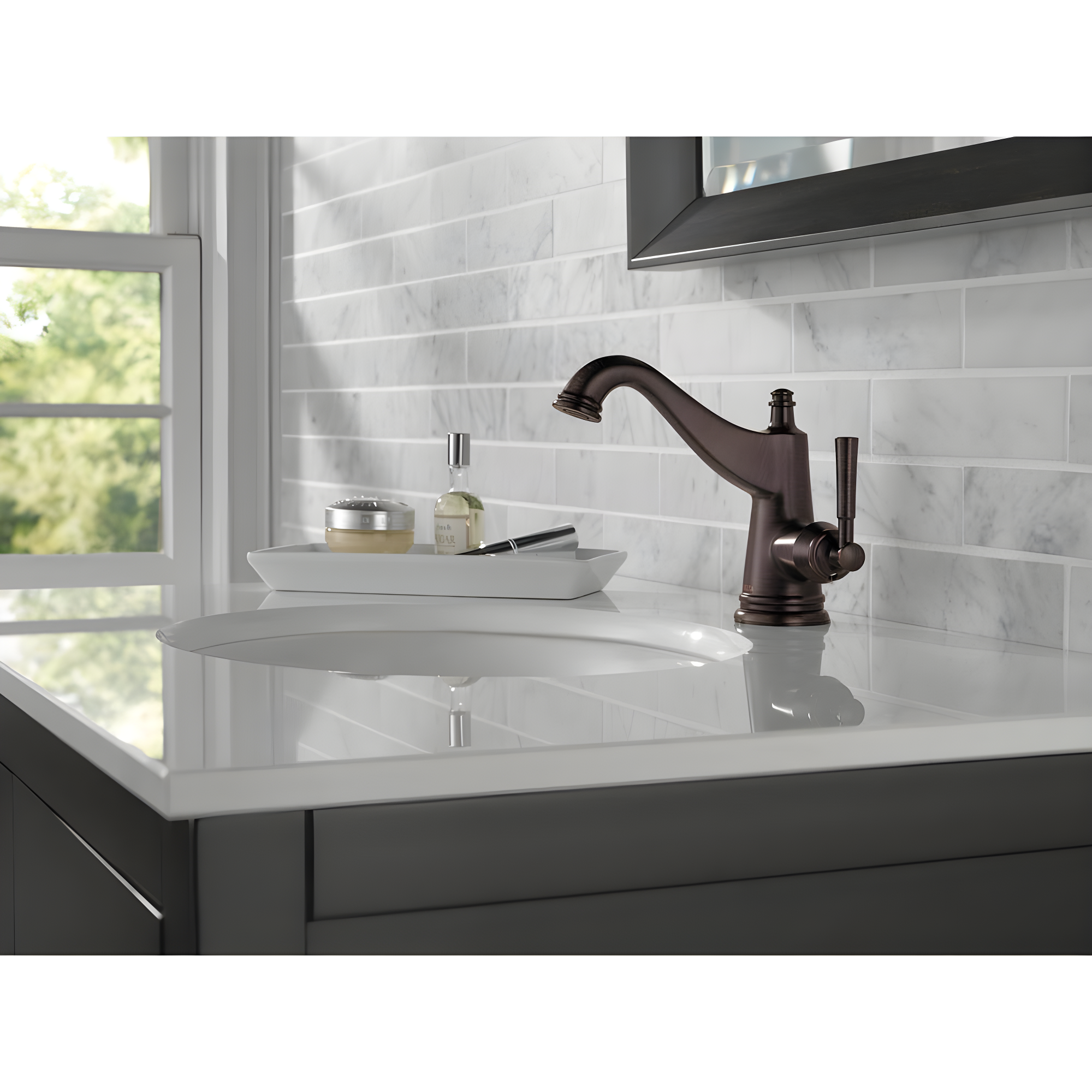 Mylan Single Hole Bathroom Faucet with Drain Assembly, Single Handle Bathroom Sink Faucet