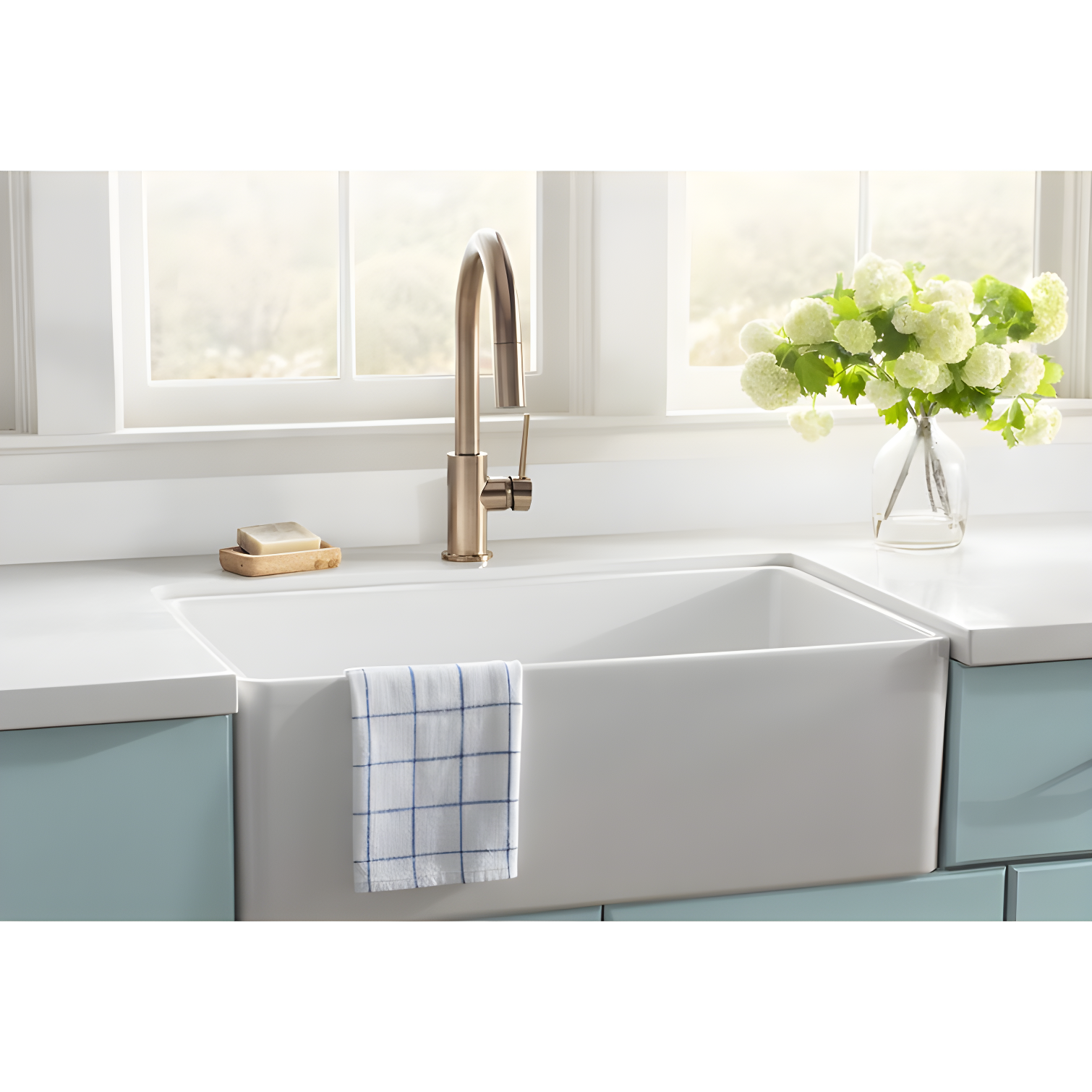 Trinsic Pull Down Sprayer Kitchen Sink Faucet, Single Handle Kitchen Faucet