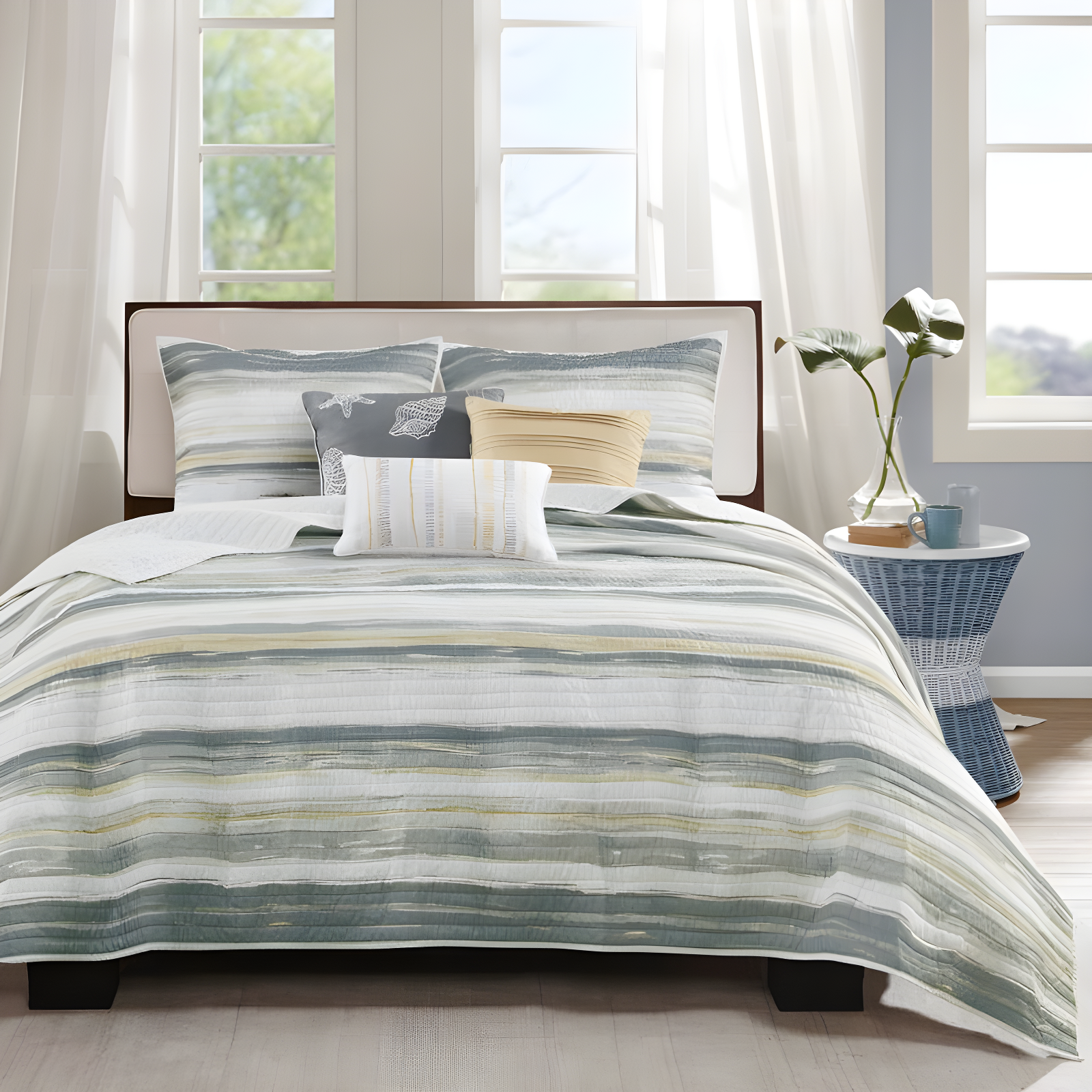 Marina 6 Piece Printed Quilt Set with Throw Pillows