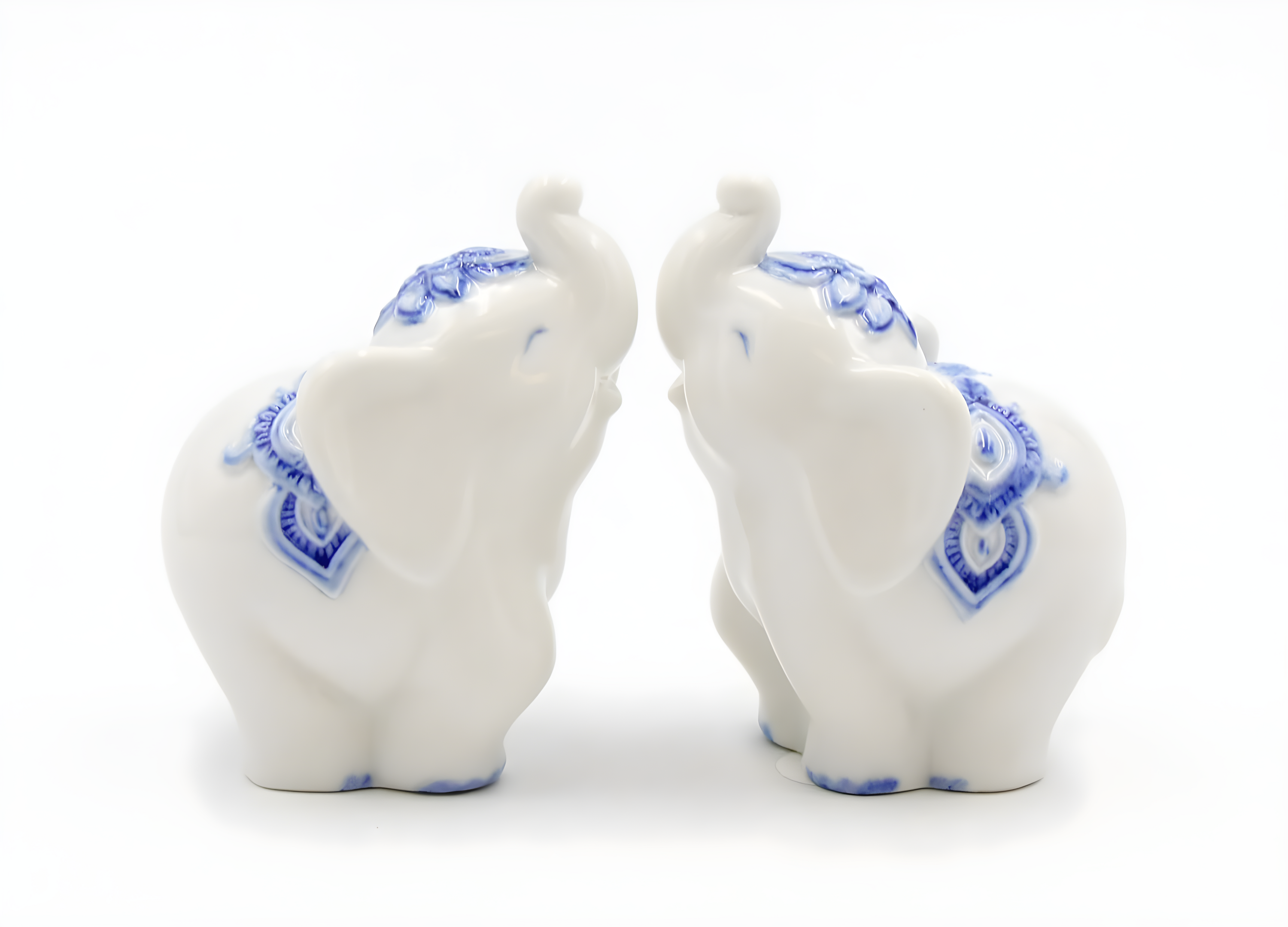 Cosmos Gifts Blue Print Elephant Salt and Pepper Shaker Set (Set of 2)