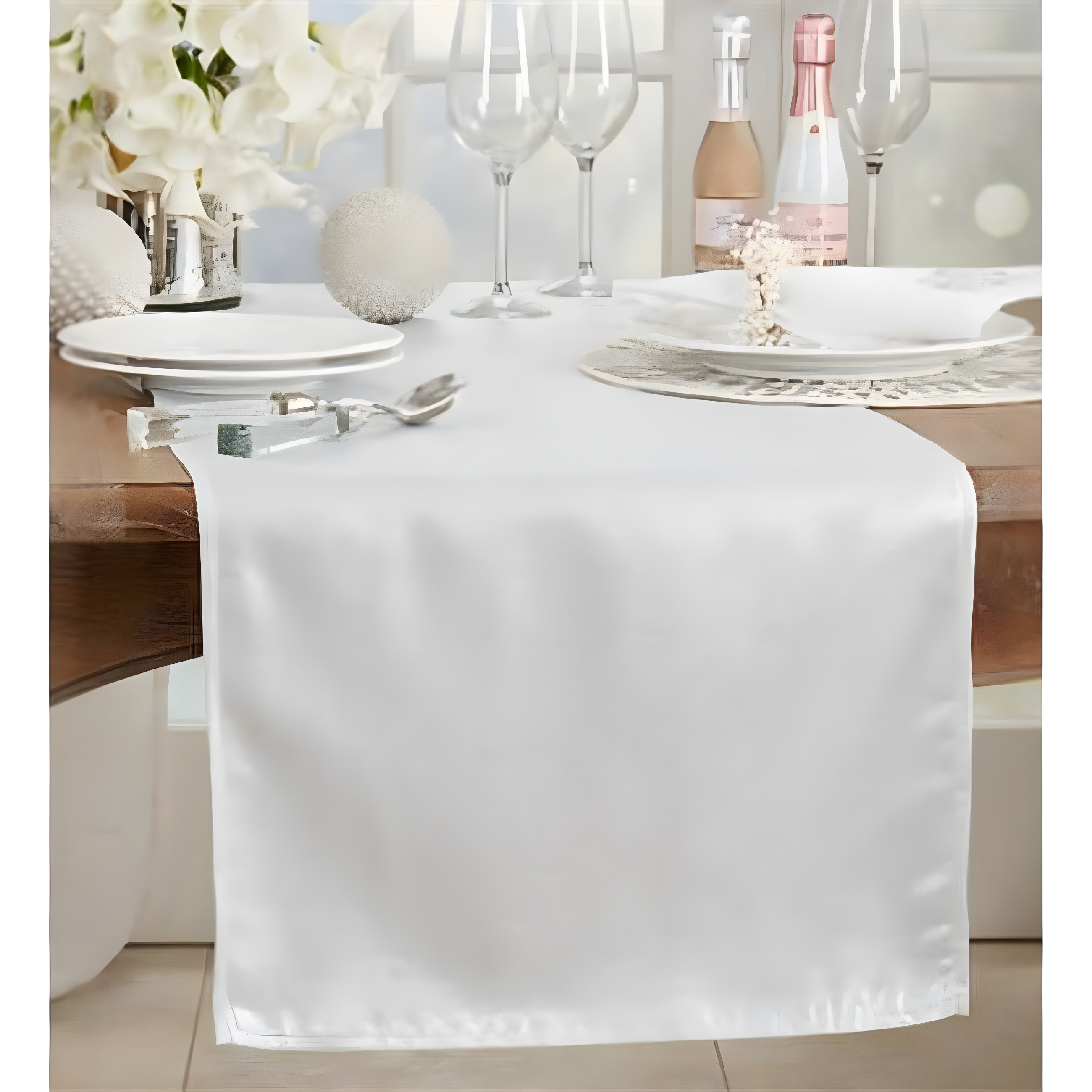 Saro Runner_Table Runner With Shimmering Design