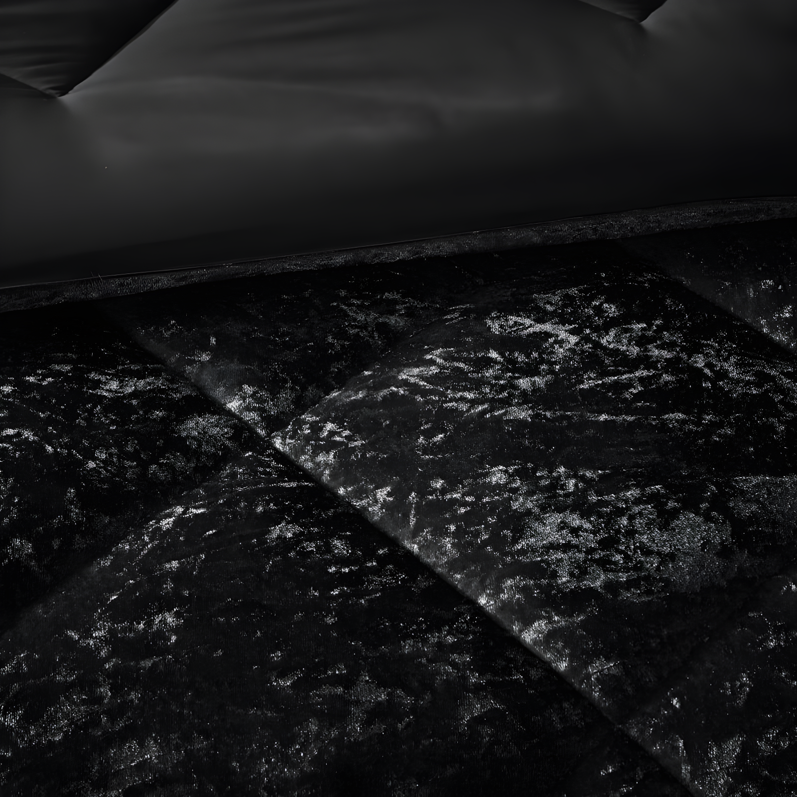 Intelligent Design Felicia Crushed Velvet Comforter Set with Throw Pillow