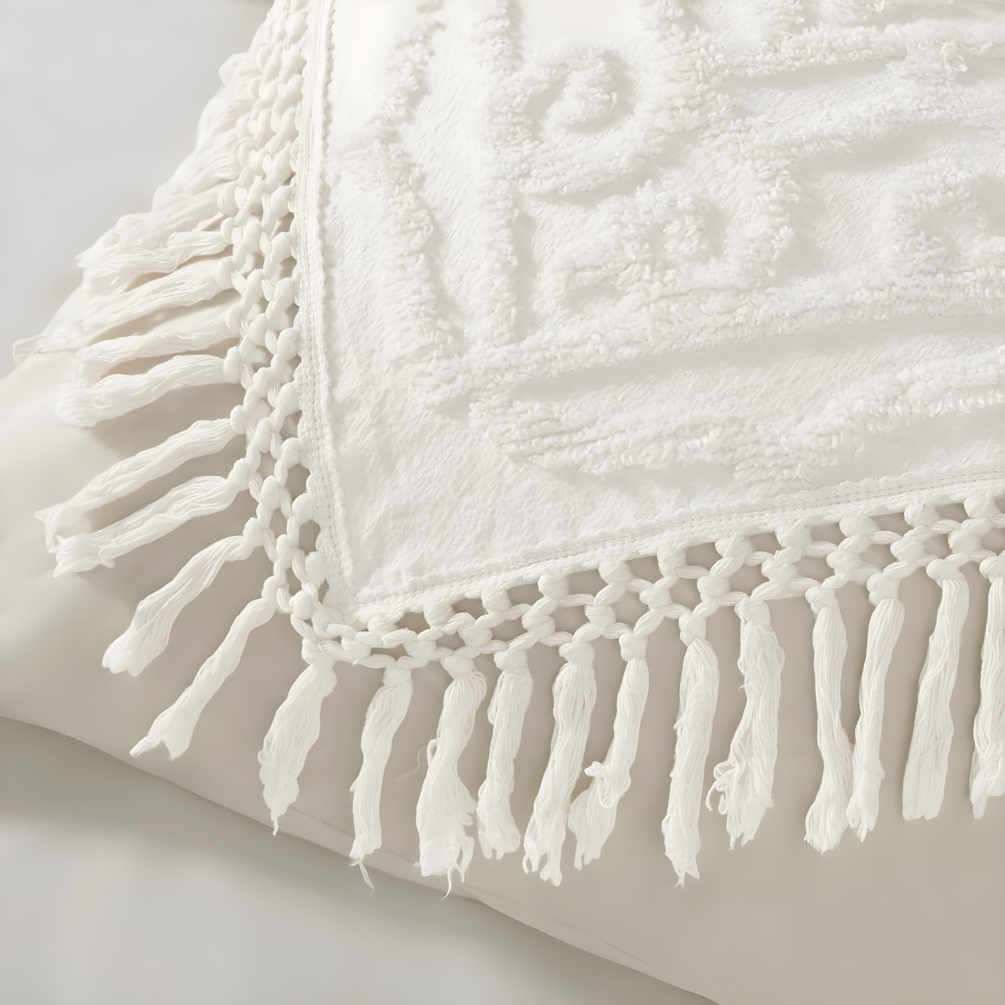 Madison Park Laetitia Tufted Chenille Cotton Medallion Fringe Coverlet Set