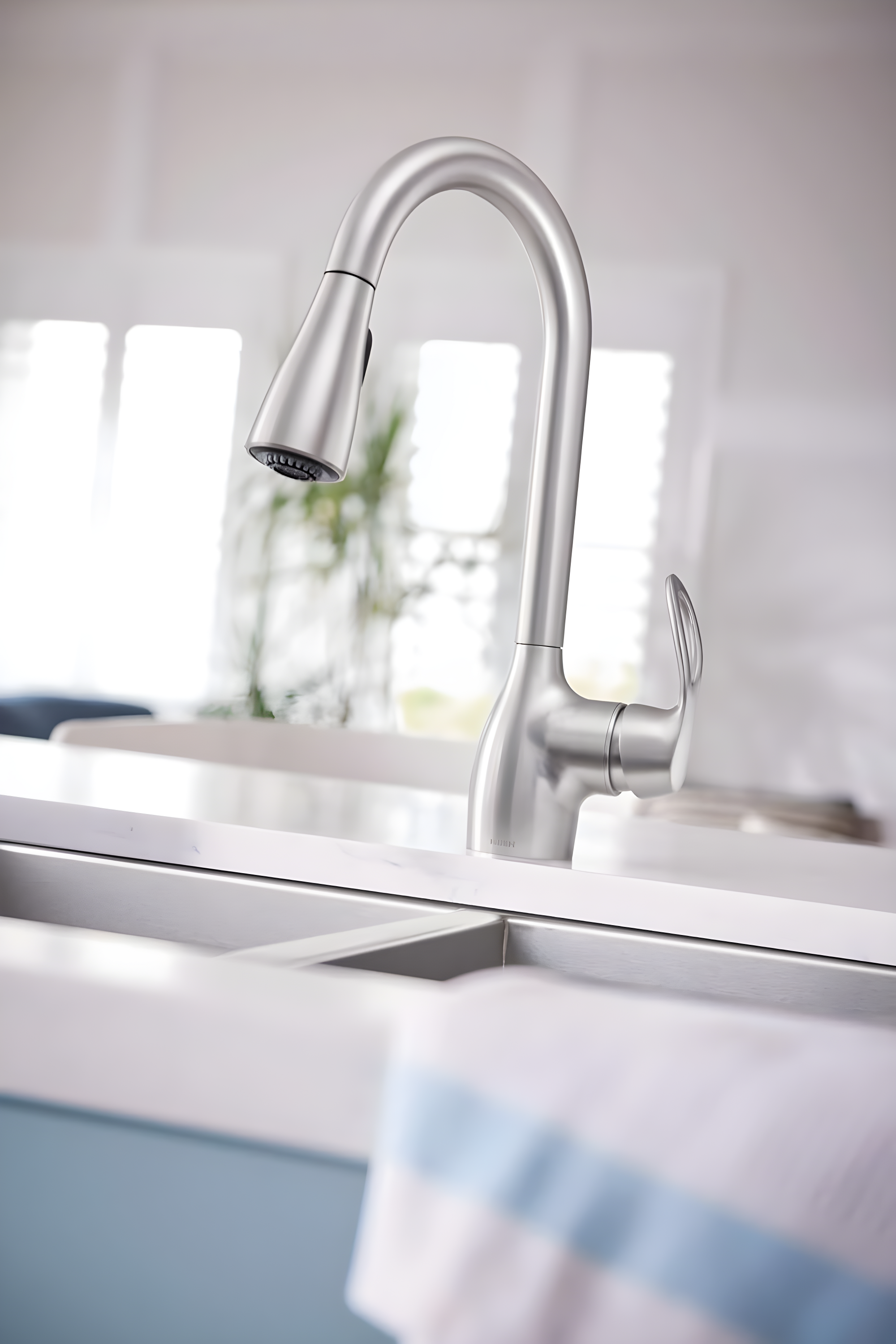 Kleo Single Handle Kitchen Faucet with Duralock and Reflex