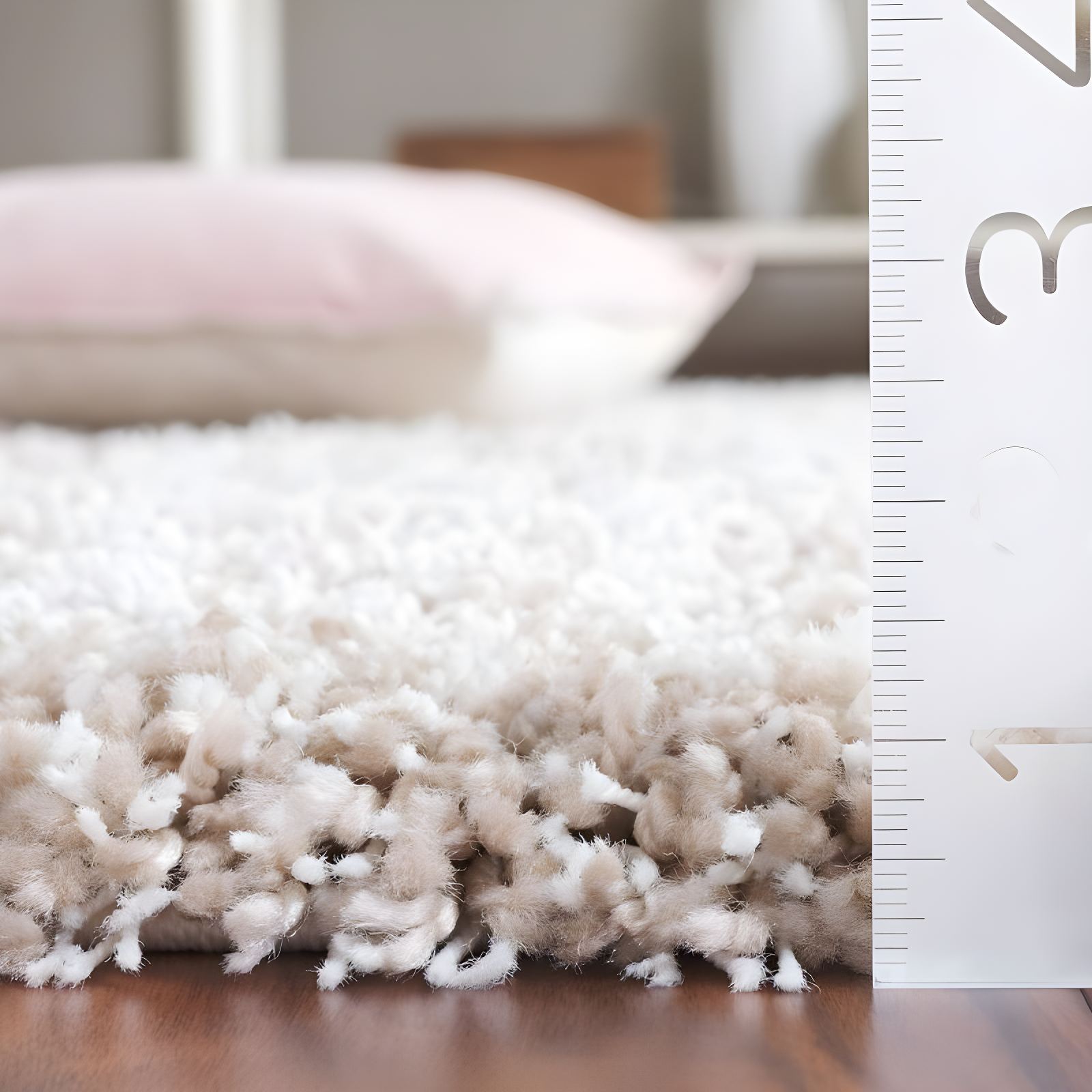 Shag SG151 Power Loomed Indoor Area Rug - Beige - 6'7"x9'6" - Safavieh.