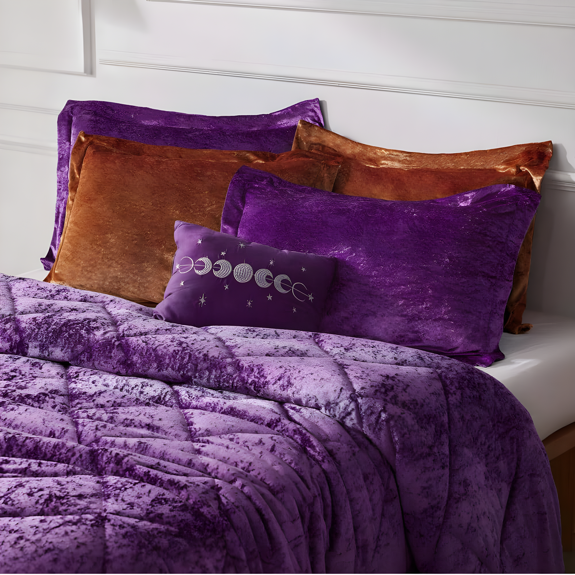Intelligent Design Felicia Crushed Velvet Comforter Set with Throw Pillow