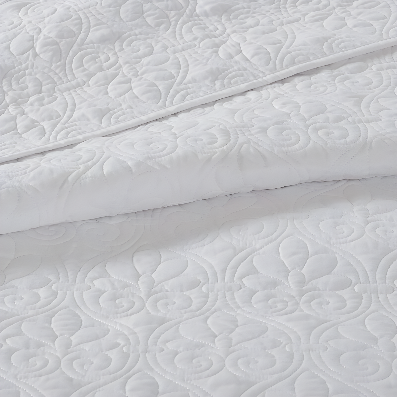 Quebec Reversible Quilt Set