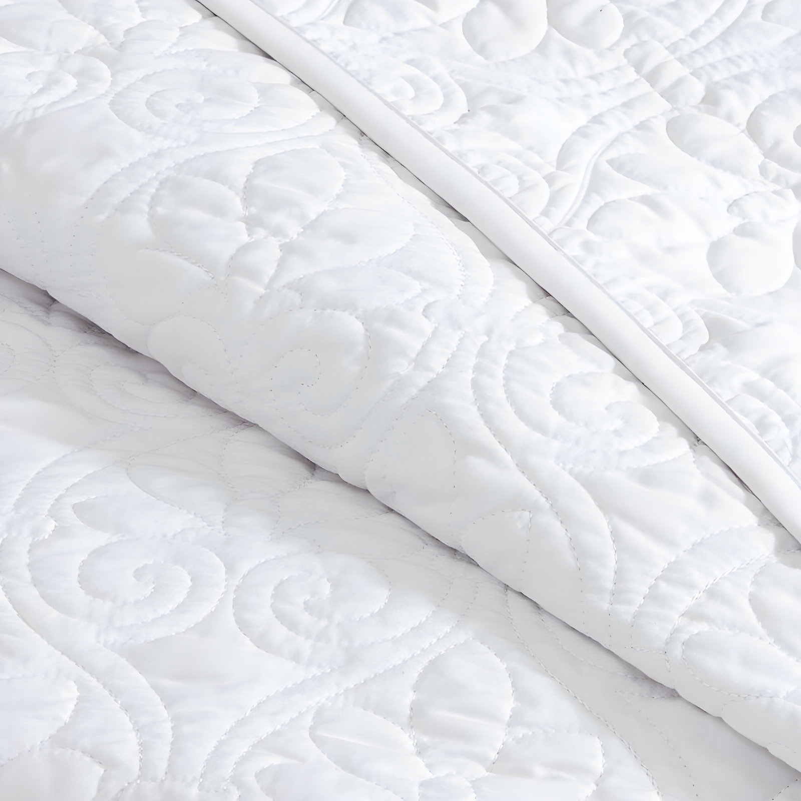 Quebec Reversible Quilt Set