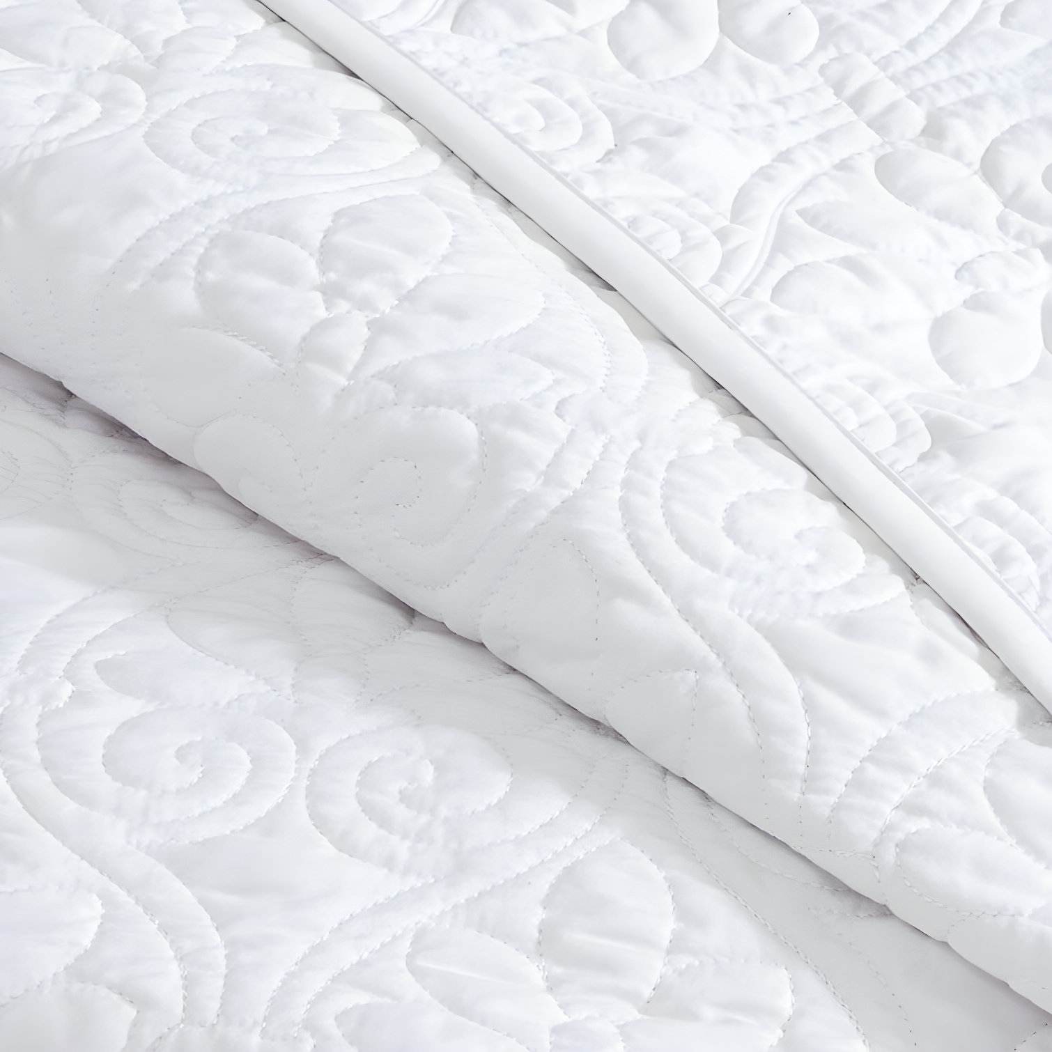 Quebec Reversible Quilt Set