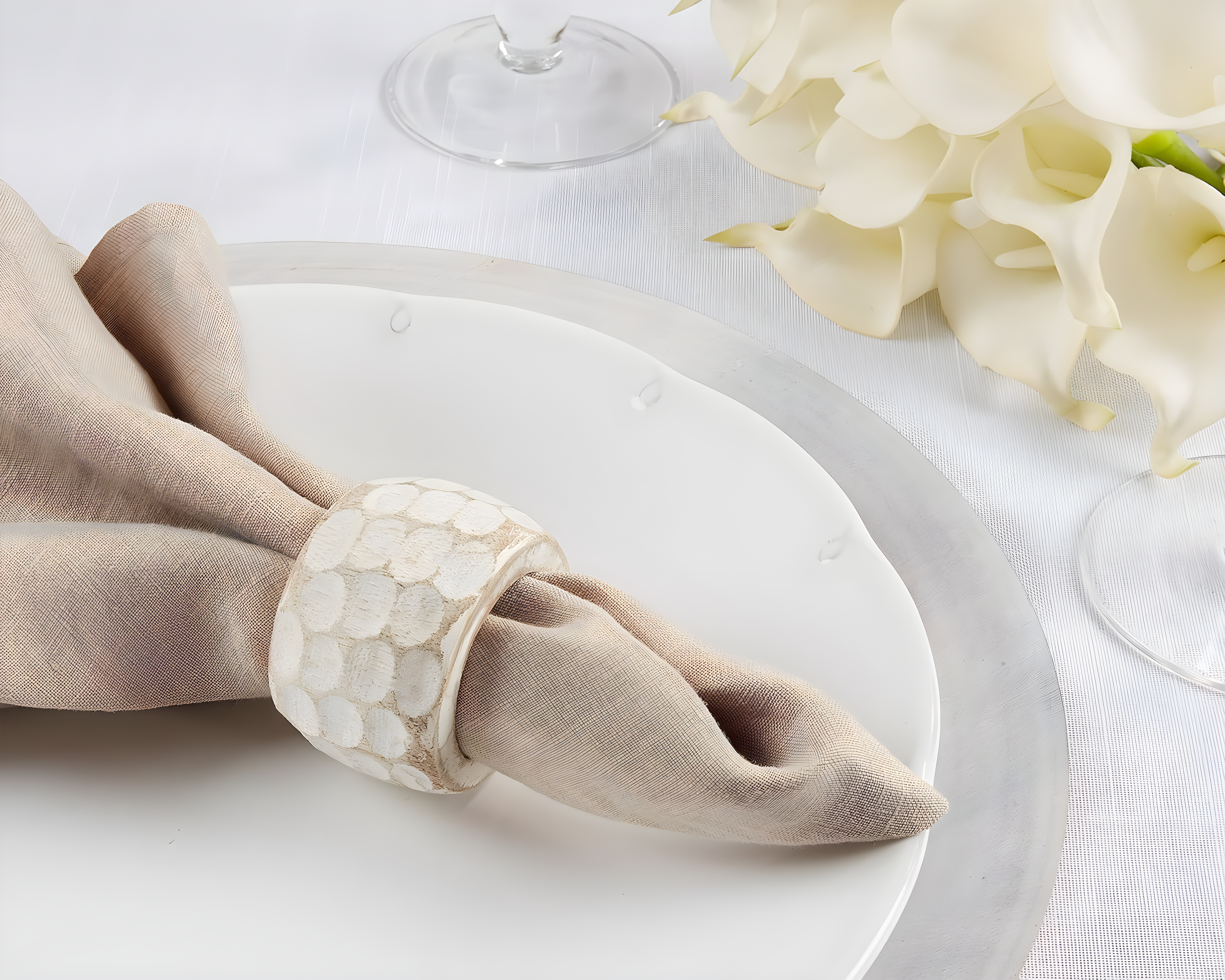 Saro Lifestyle Chunky Wood Dinner Napkin Rings (Set of 4), White