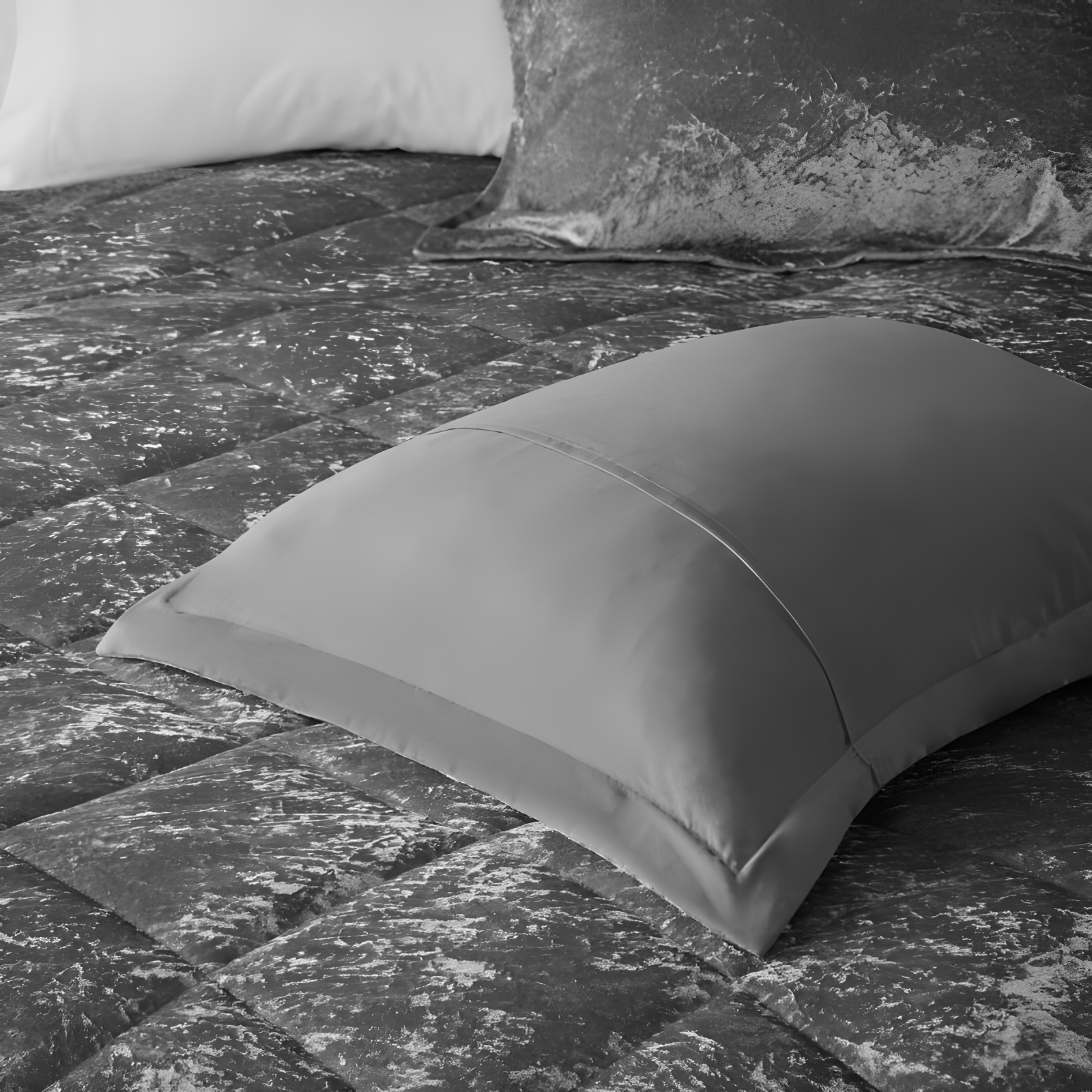 Intelligent Design Felicia Crushed Velvet Comforter Set with Throw Pillow