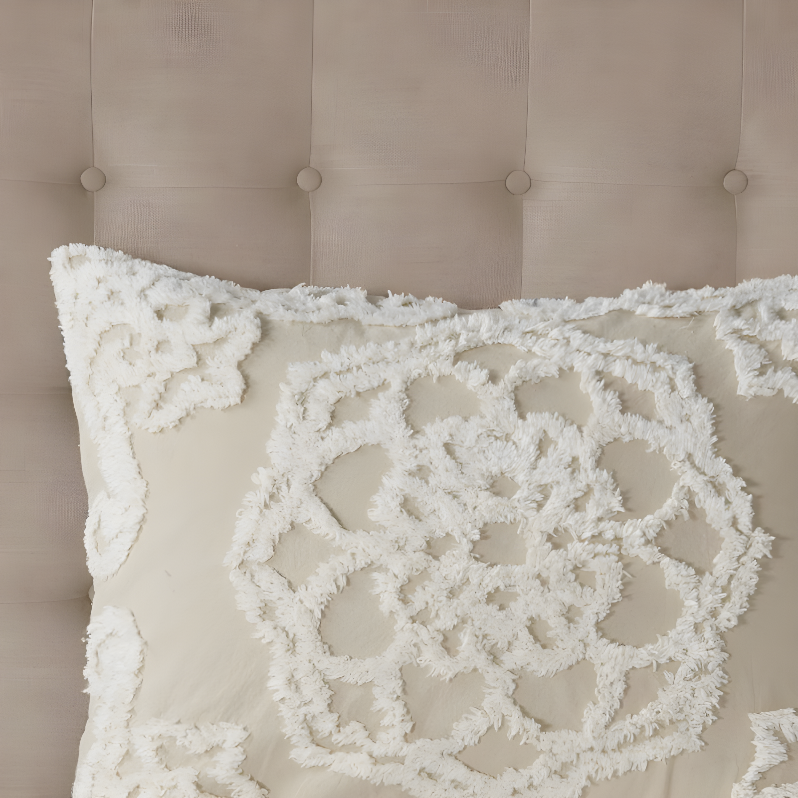 Madison Park Laetitia Tufted Chenille Cotton Medallion Fringe Coverlet Set