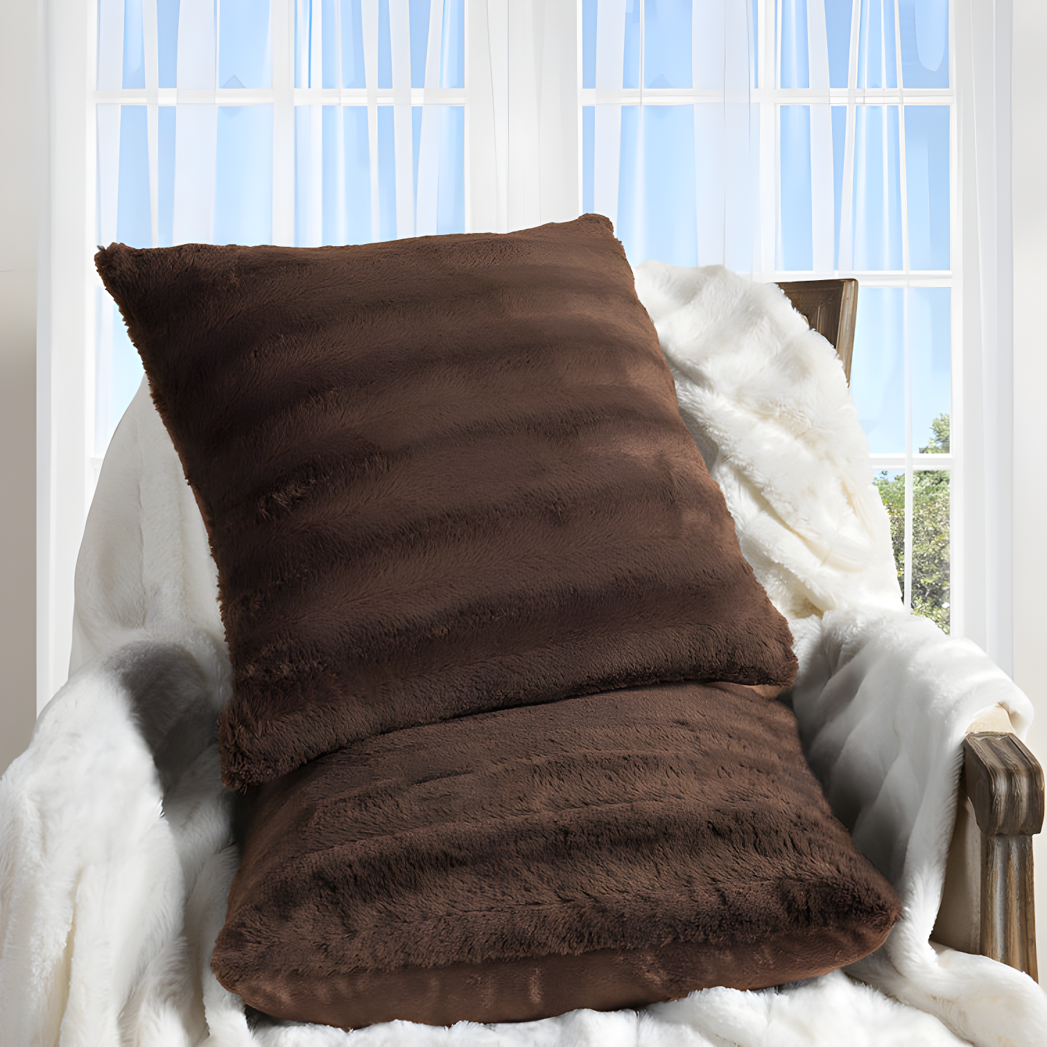 Cheer Collection FRBIN Square Pillow Cover & Insert (Set of 2)