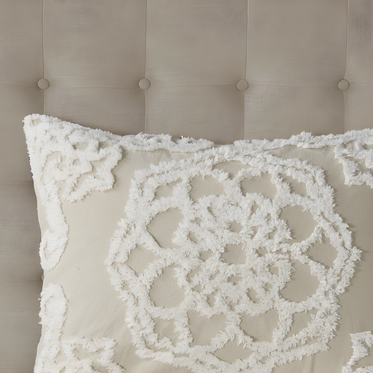 Madison Park Laetitia Tufted Chenille Cotton Medallion Fringe Coverlet Set